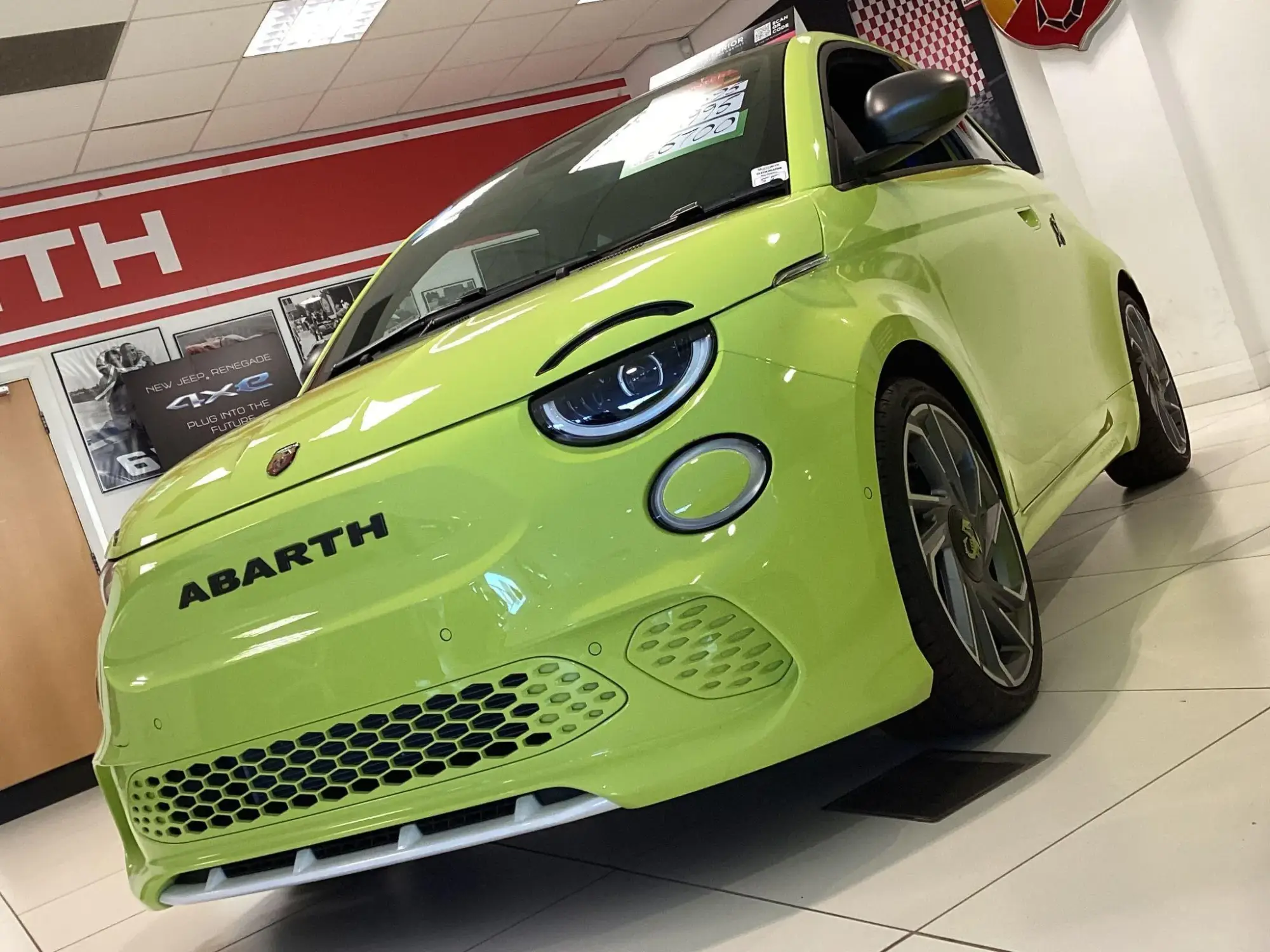 Abarth 500e 114kW Scorpionissima 42.2kWh 3dr Auto Image 3