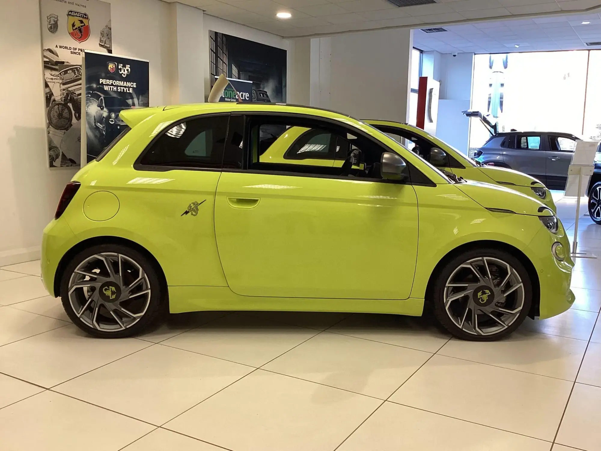 Abarth 500e Image 4