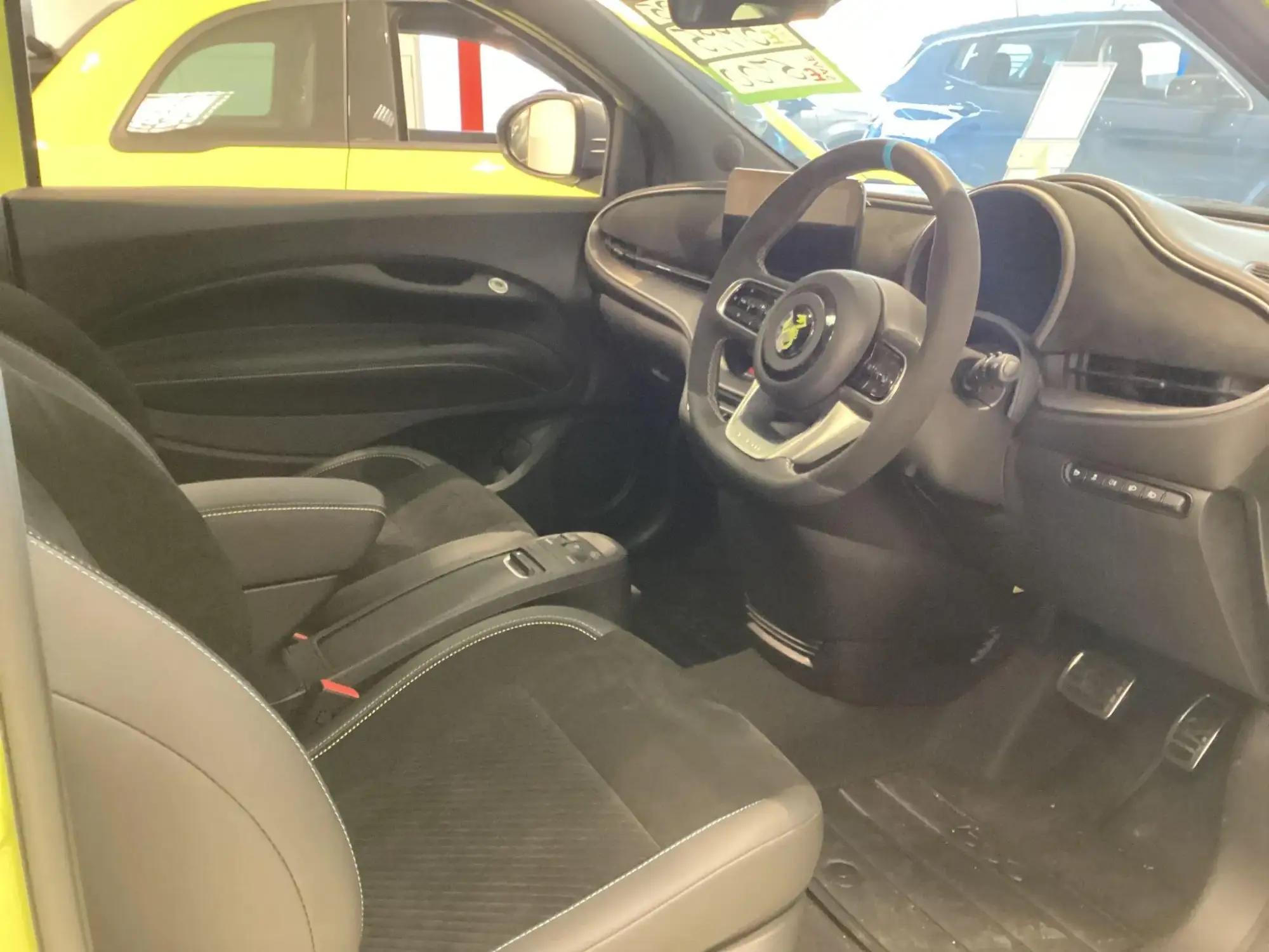 Abarth 500e Image 6