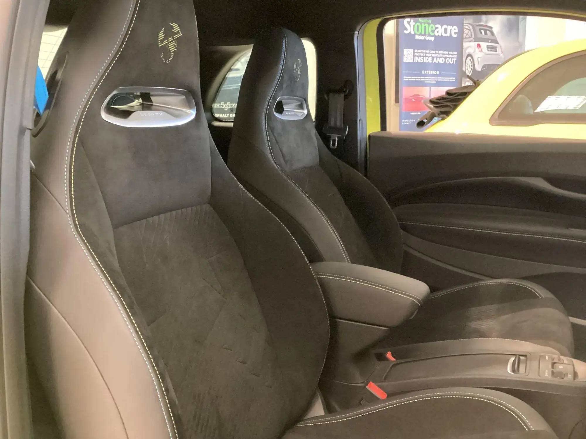 Abarth 500e Image 8
