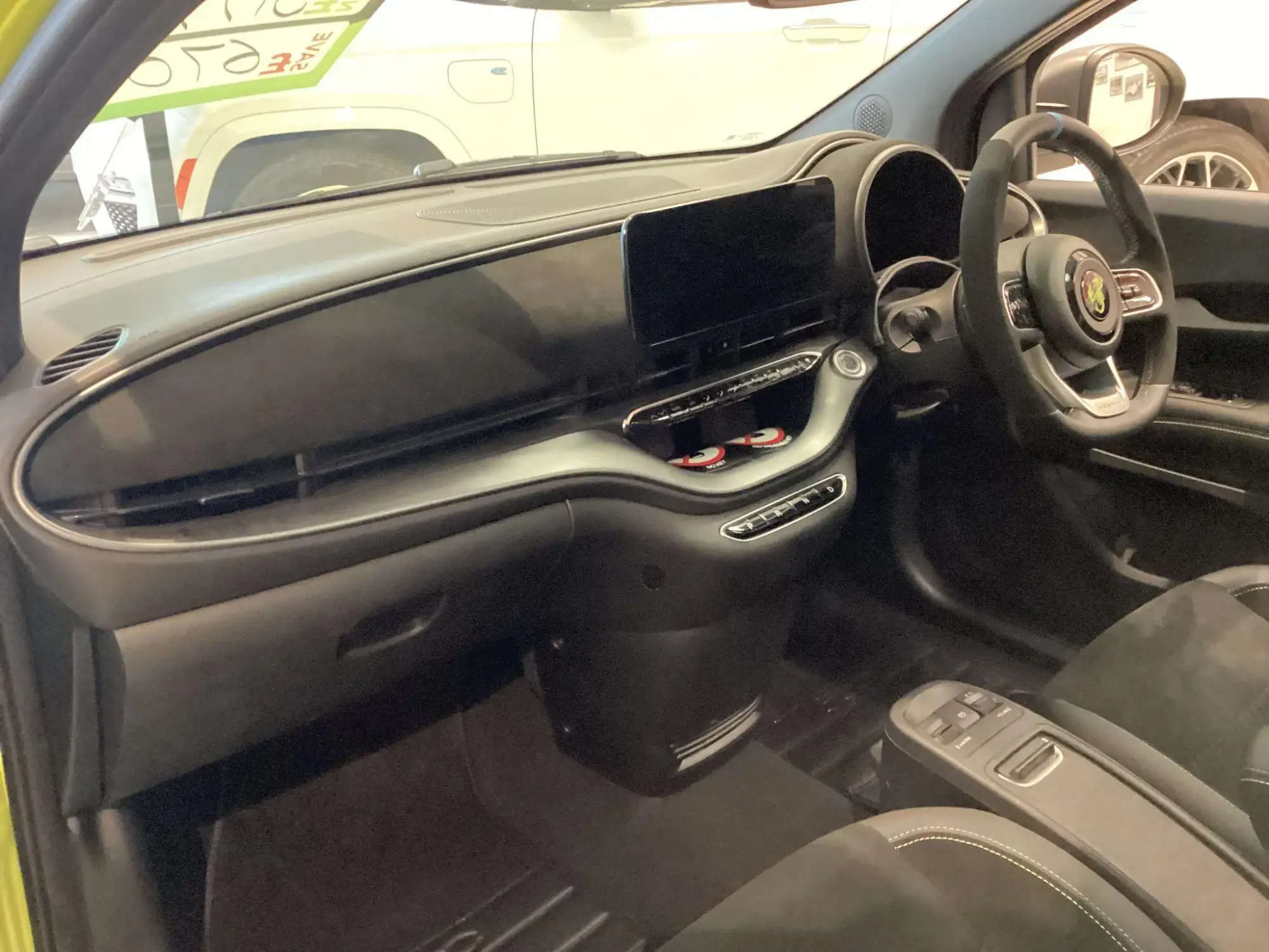 Abarth 500e Image 15