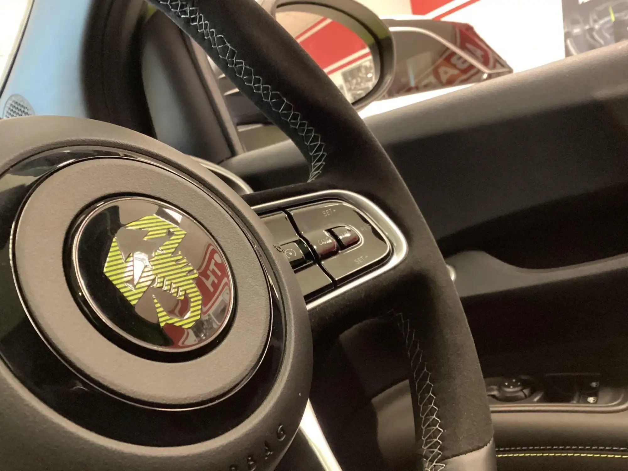 Abarth 500e Image 18