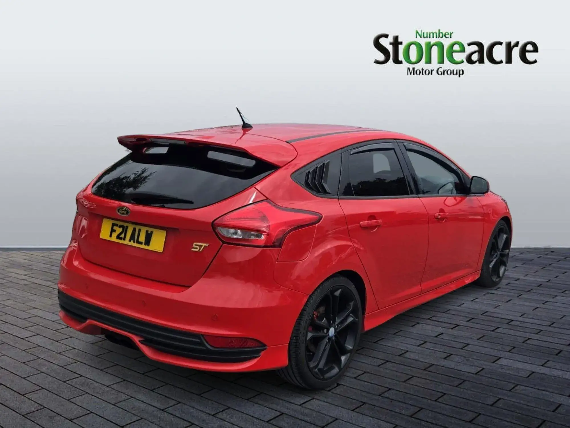Ford Focus ST 2.0T EcoBoost ST-2 Euro 6 (s/s) 5dr EN65GKL Image 2