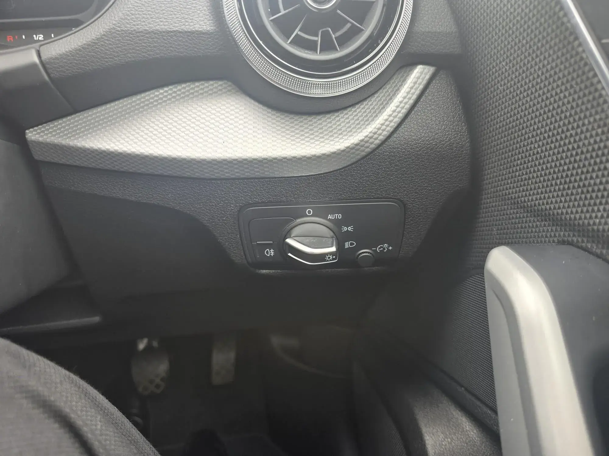 Audi Q2 Image 12