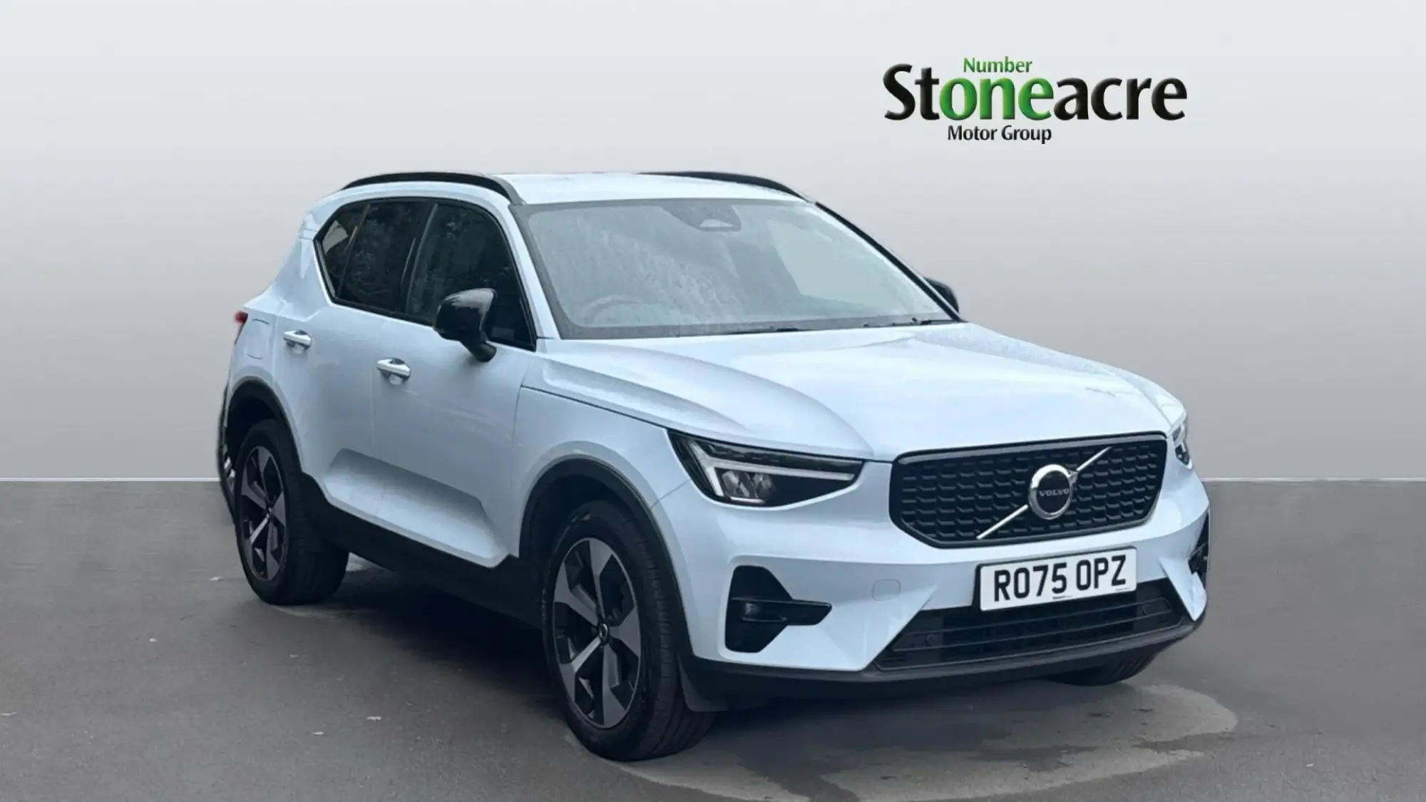 Volvo XC40 2.0 B4P Plus Dark 5dr Auto RO75OPZ Image 1