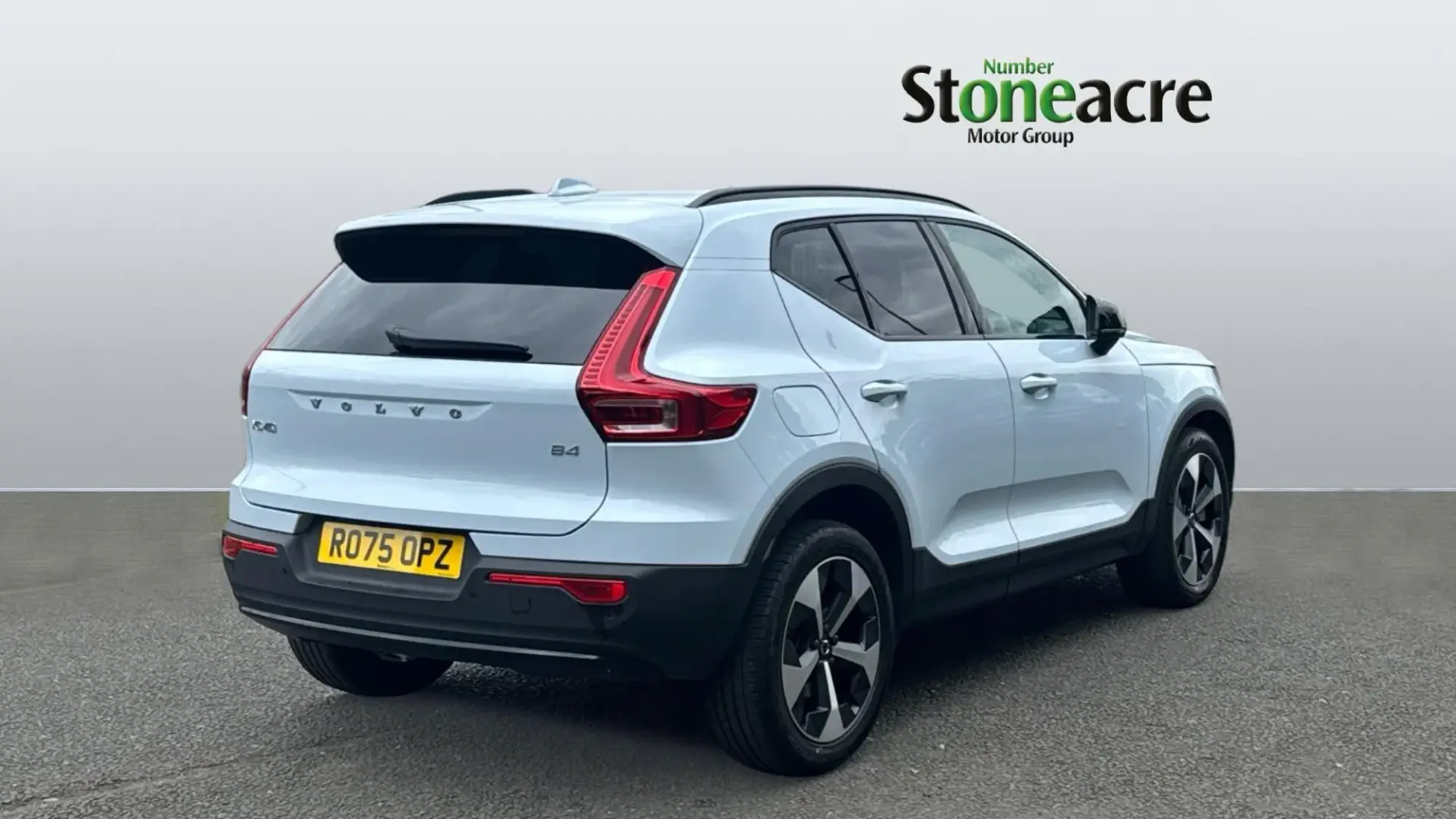 Volvo XC40 2.0 B4P Plus Dark 5dr Auto RO75OPZ Image 2