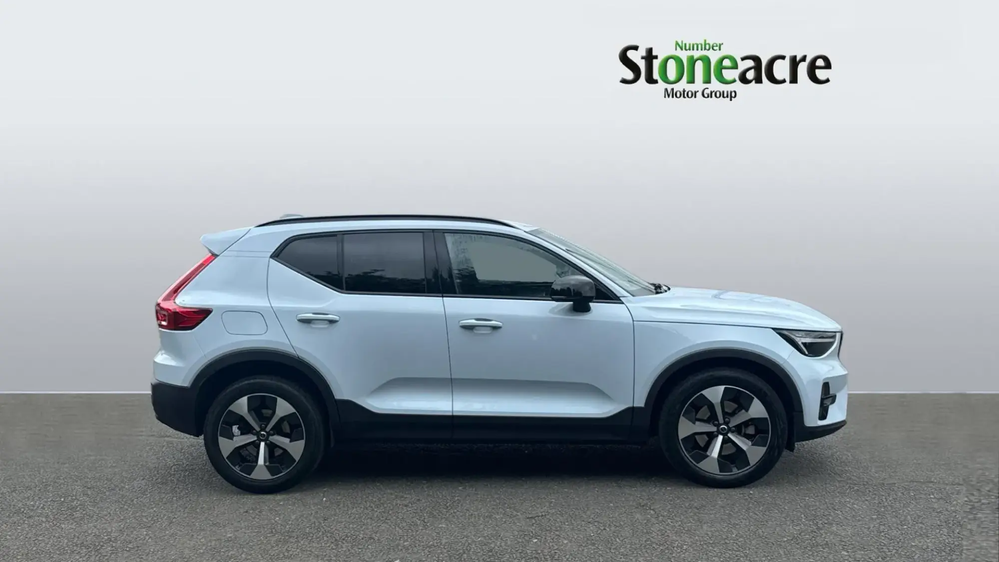 Volvo XC40 2.0 B4P Plus Dark 5dr Auto RO75OPZ Image 3