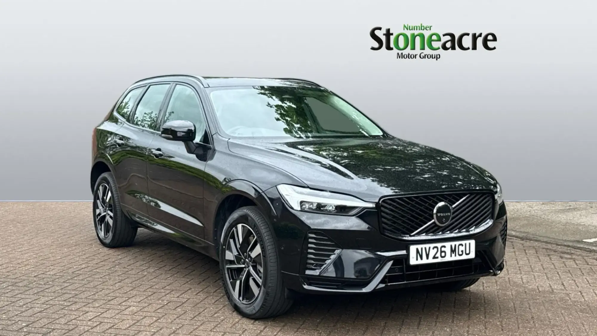 Volvo XC60 2.0 B5 MHEV Plus Pro Auto AWD Euro 6 (s/s) 5dr NV26MGU Image 1
