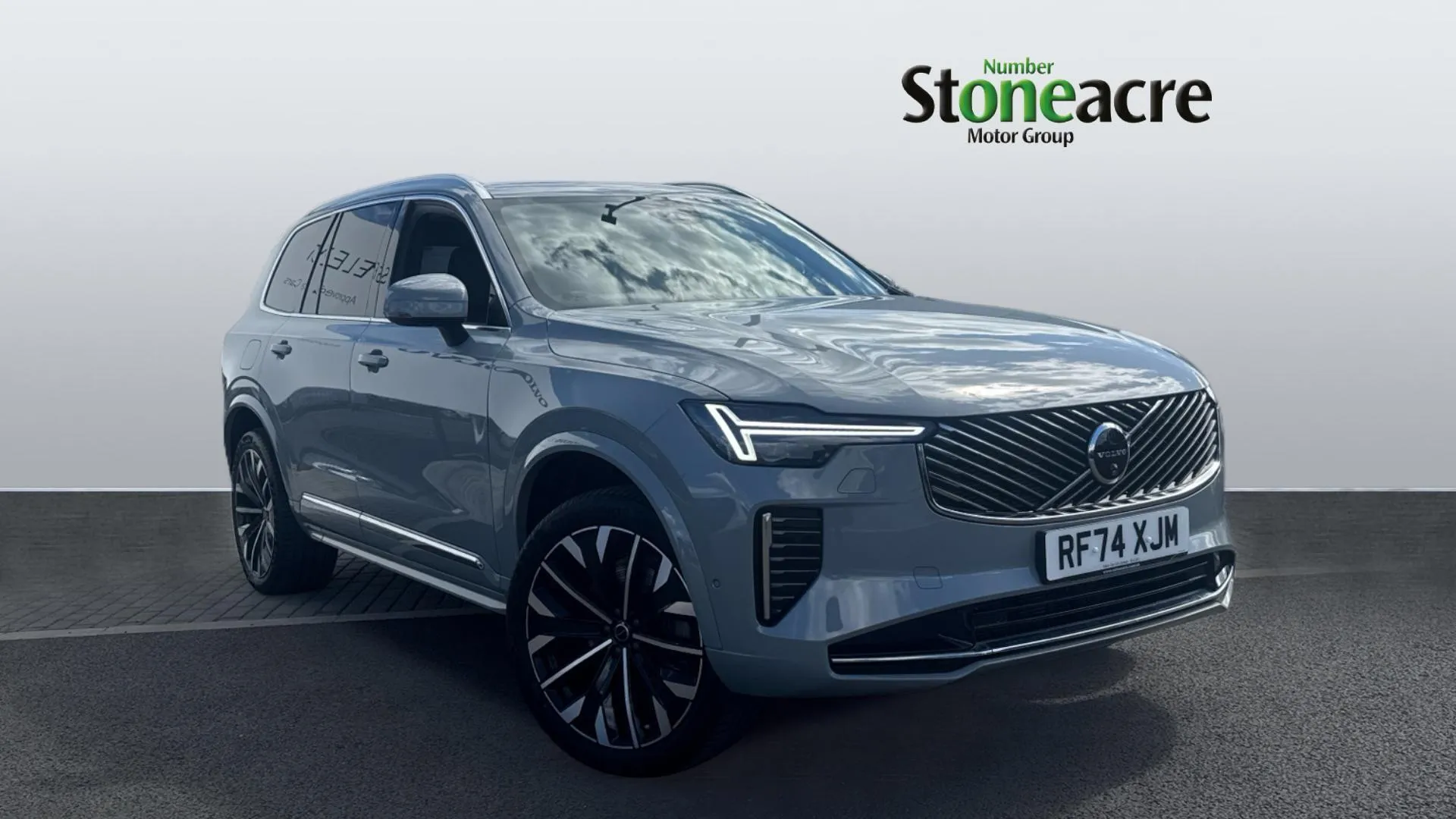 Volvo XC90 listing photo