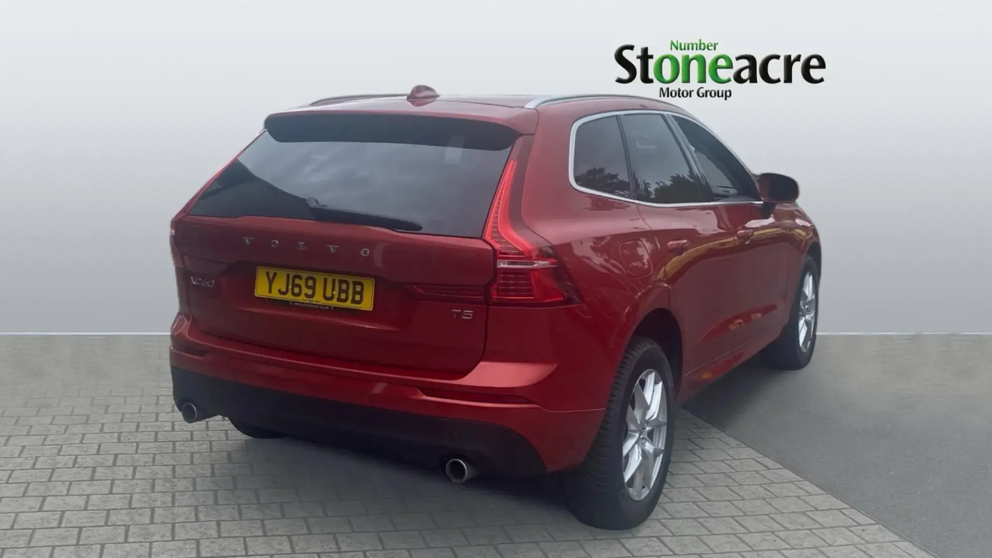 Volvo XC60 2.0 T5 Momentum Pro Auto Euro 6 (s/s) 5dr YJ69UBB Image 2