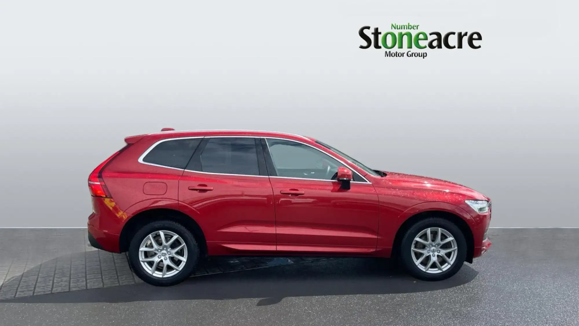 Volvo XC60 2.0 T5 Momentum Pro Auto Euro 6 (s/s) 5dr YJ69UBB Image 3