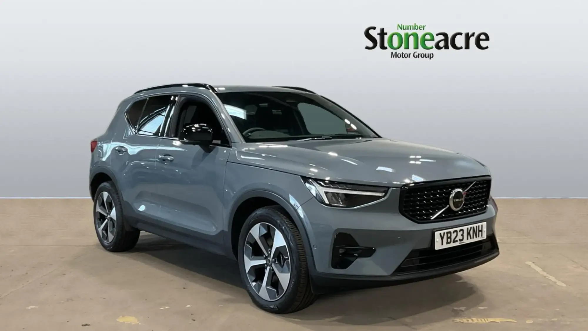 Volvo XC40 2.0 B3P Plus Dark 5dr Auto YB23KNH Image 1