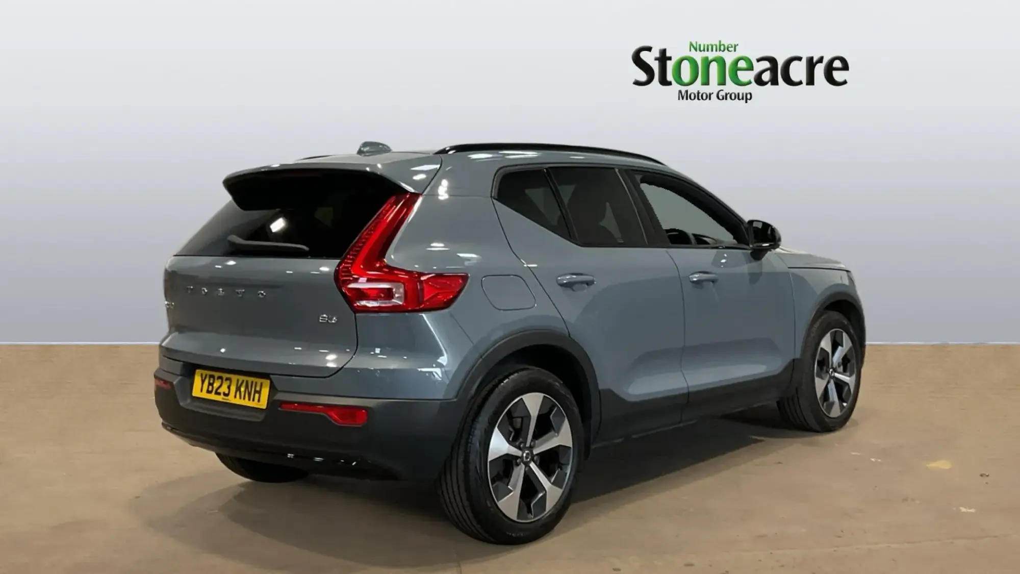 Volvo XC40 2.0 B3P Plus Dark 5dr Auto YB23KNH Image 2