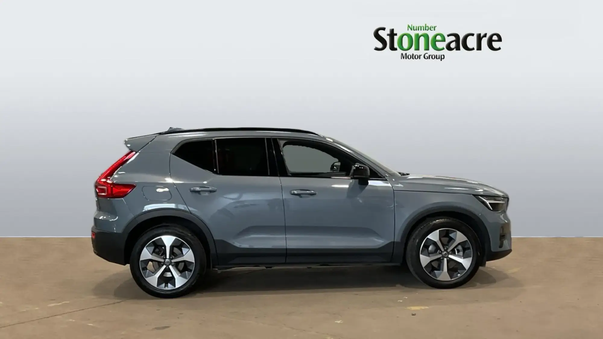 Volvo XC40 2.0 B3P Plus Dark 5dr Auto YB23KNH Image 3