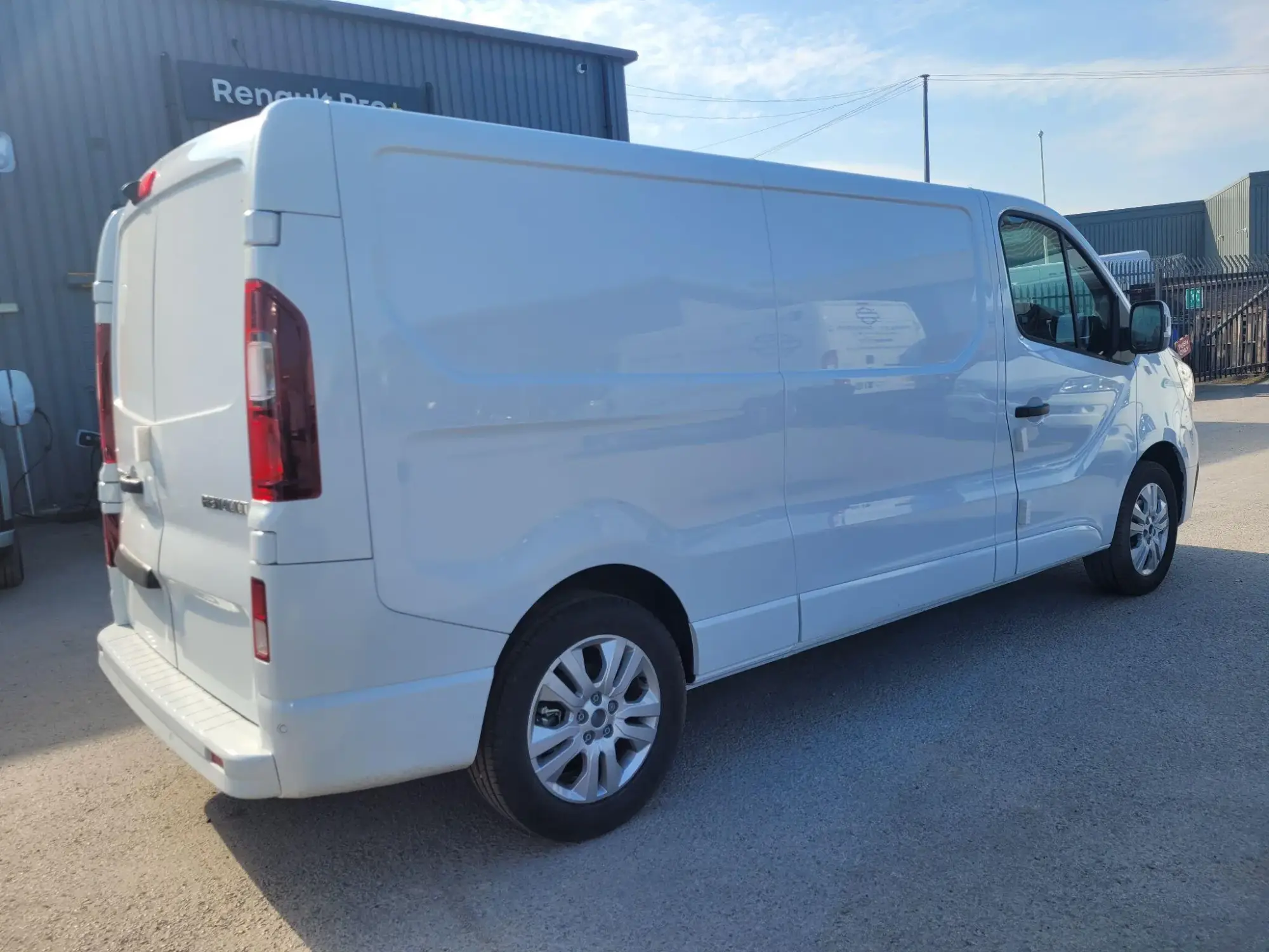 Renault Trafic LL30 Blue dCi 130 Extra Panel Van MY23 YM26FVY Image 3