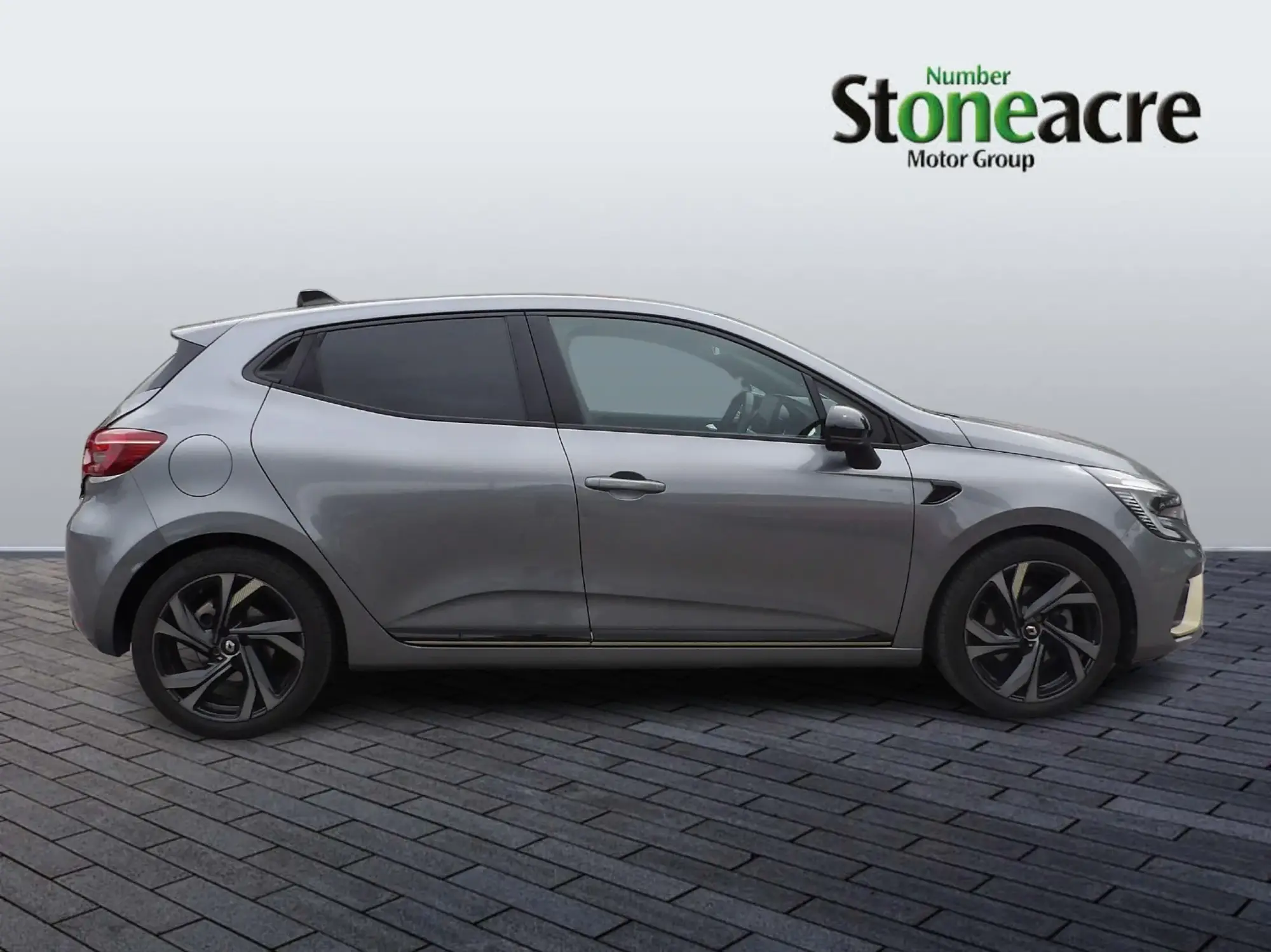 Renault Clio E-Tech 1.6 E-TECH full hybrid 145 Engineered 5dr Auto YM23OGH Image 2