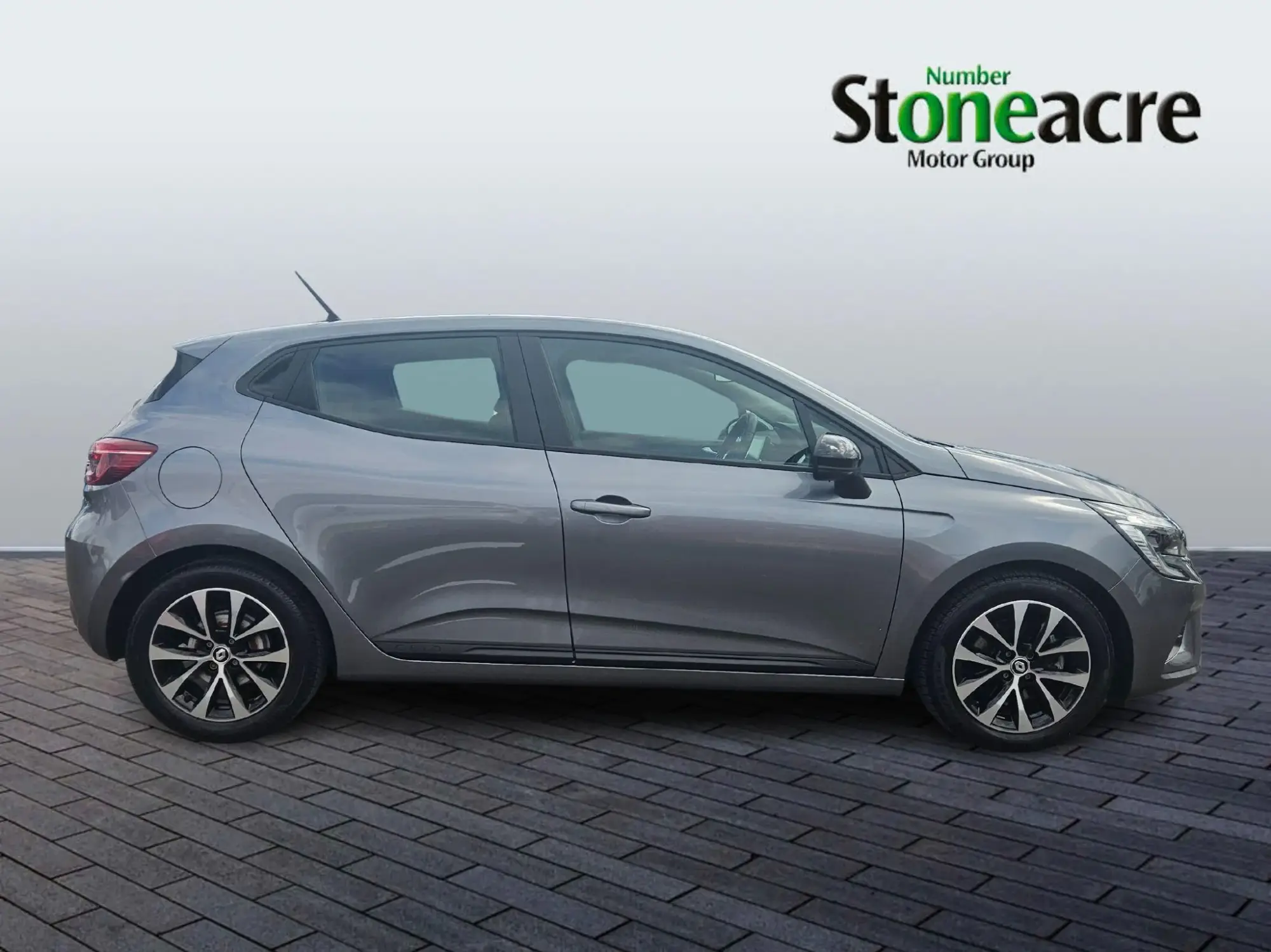 Renault Clio E-Tech Image 2
