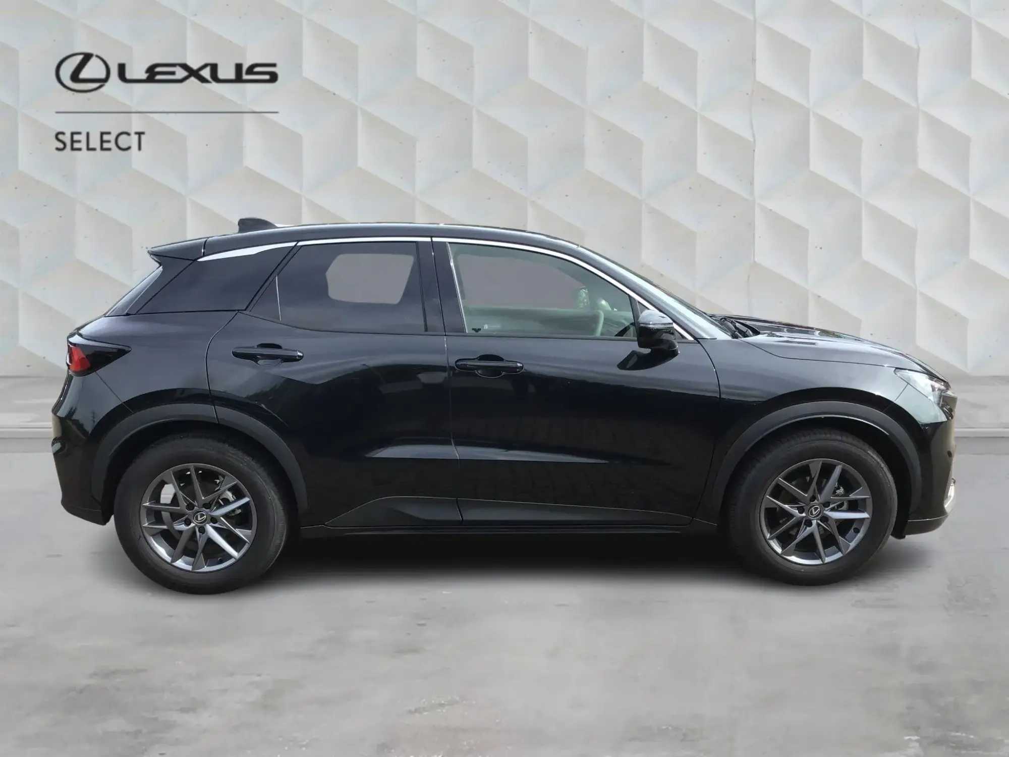 Lexus LBX 1.5 VVT-iE Premium E-CVT Euro 6 (s/s) 5dr NA25WNH Image 2
