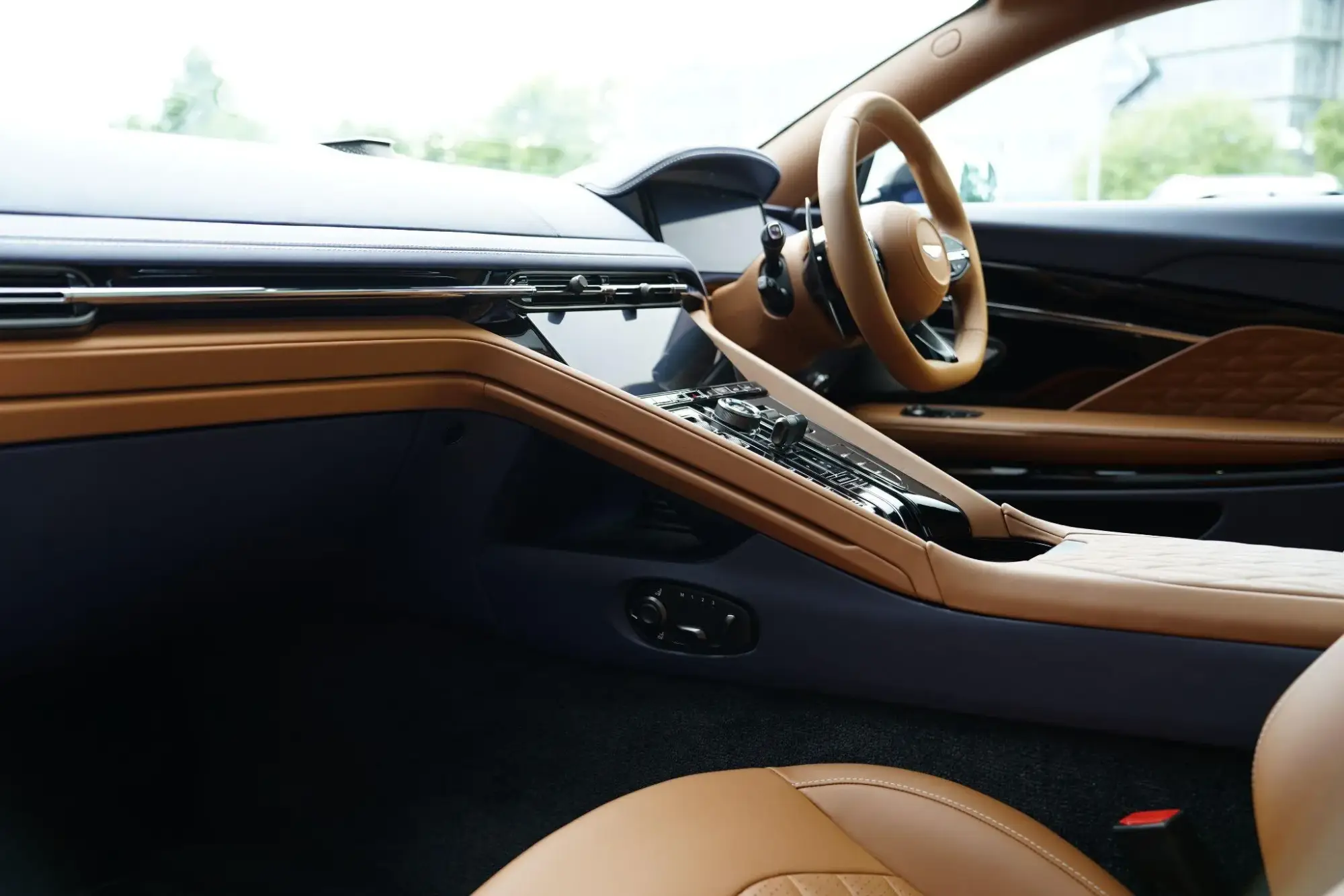 Aston Martin DB12 Image 8