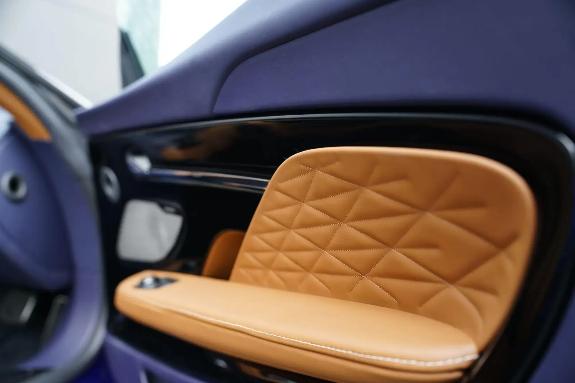 Aston Martin DB12 Image 23