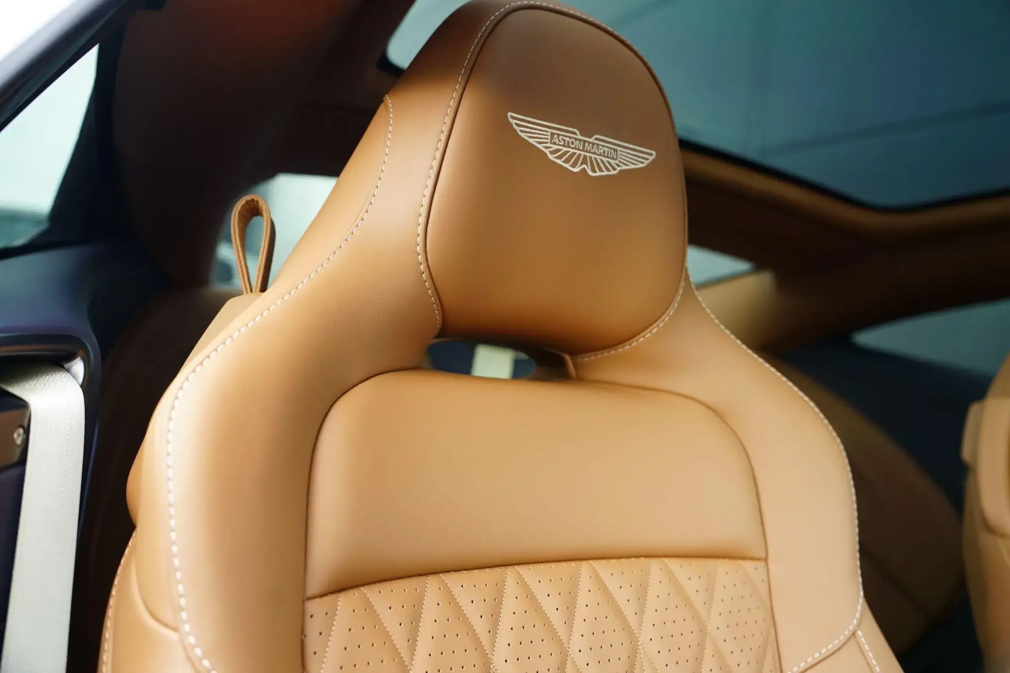 Aston Martin DB12 Image 25