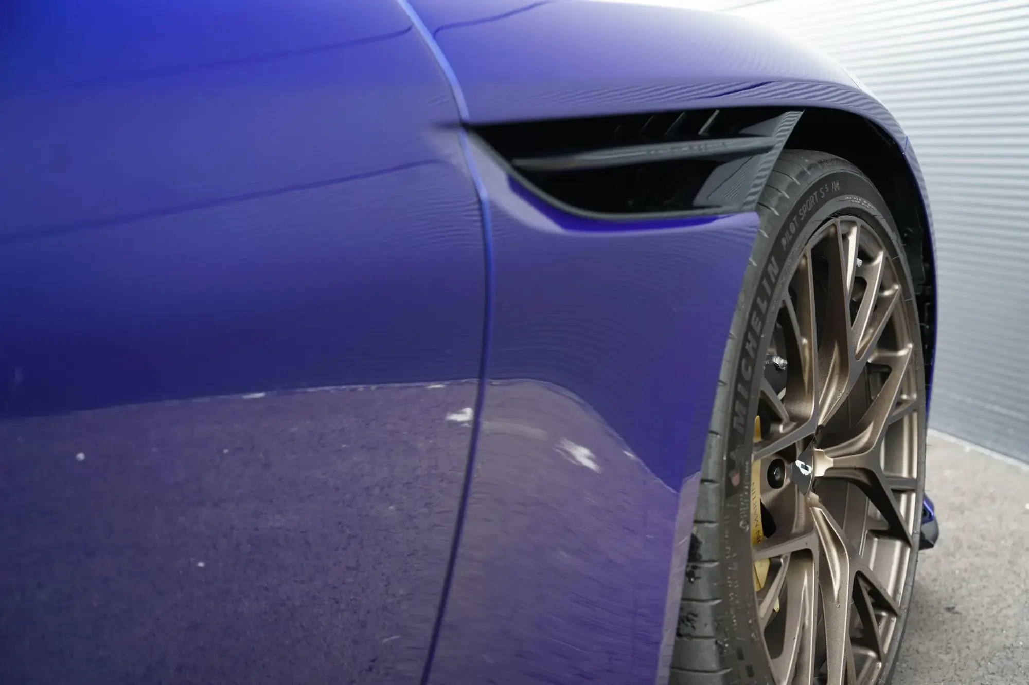 Aston Martin DB12 Image 28