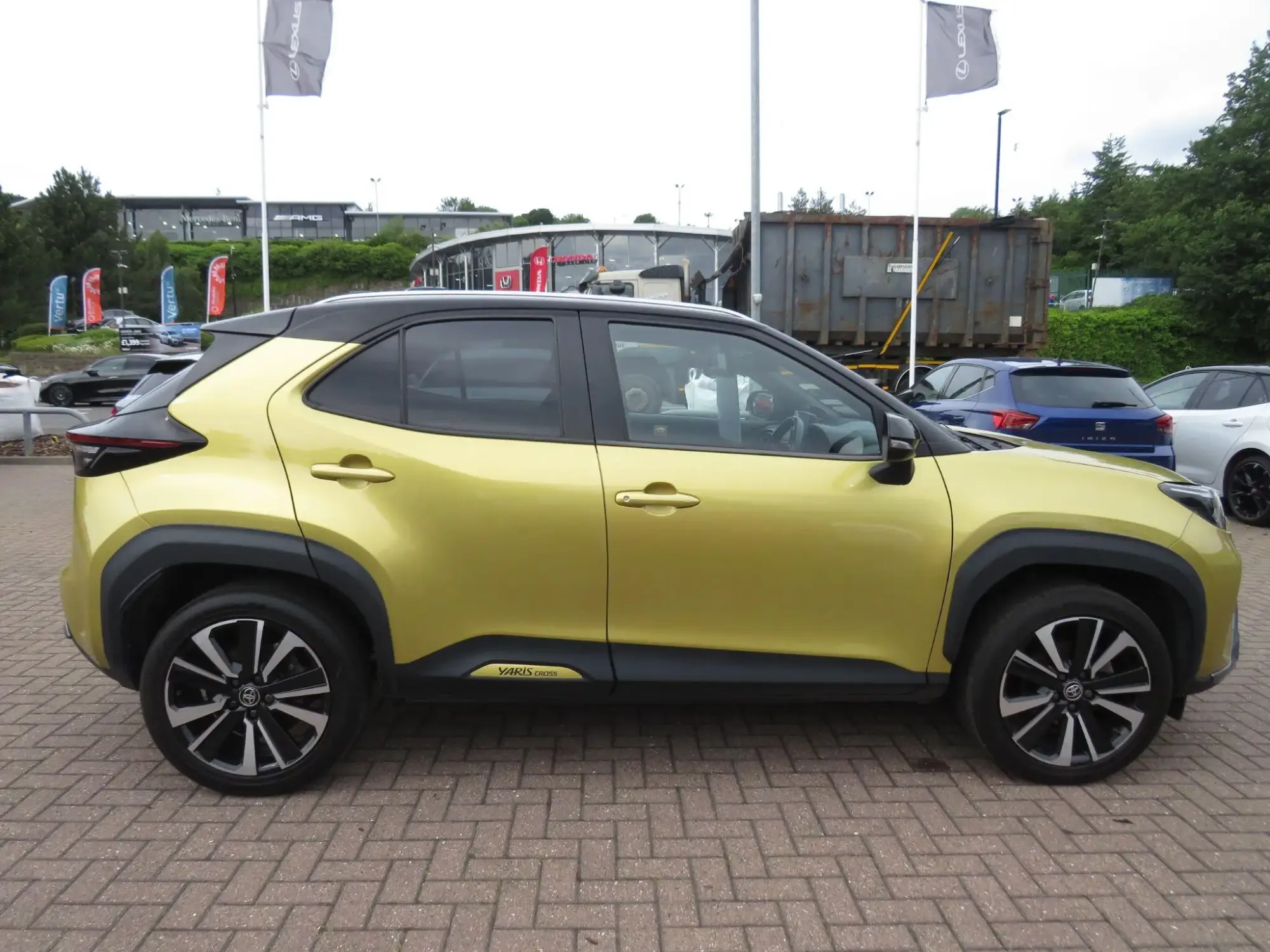Toyota Yaris Cross 1.5 VVT-h Premiere Edition SUV 5dr Petrol Hybrid E-CVT Euro 6 (s/s) (116 ps) YG22VTN Image 2