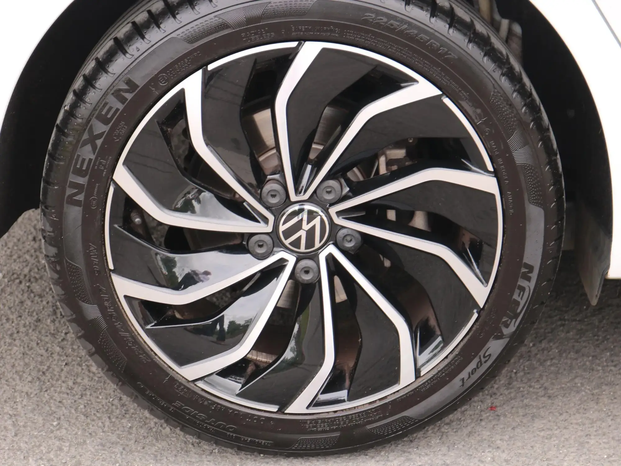 Volkswagen Golf Image 12