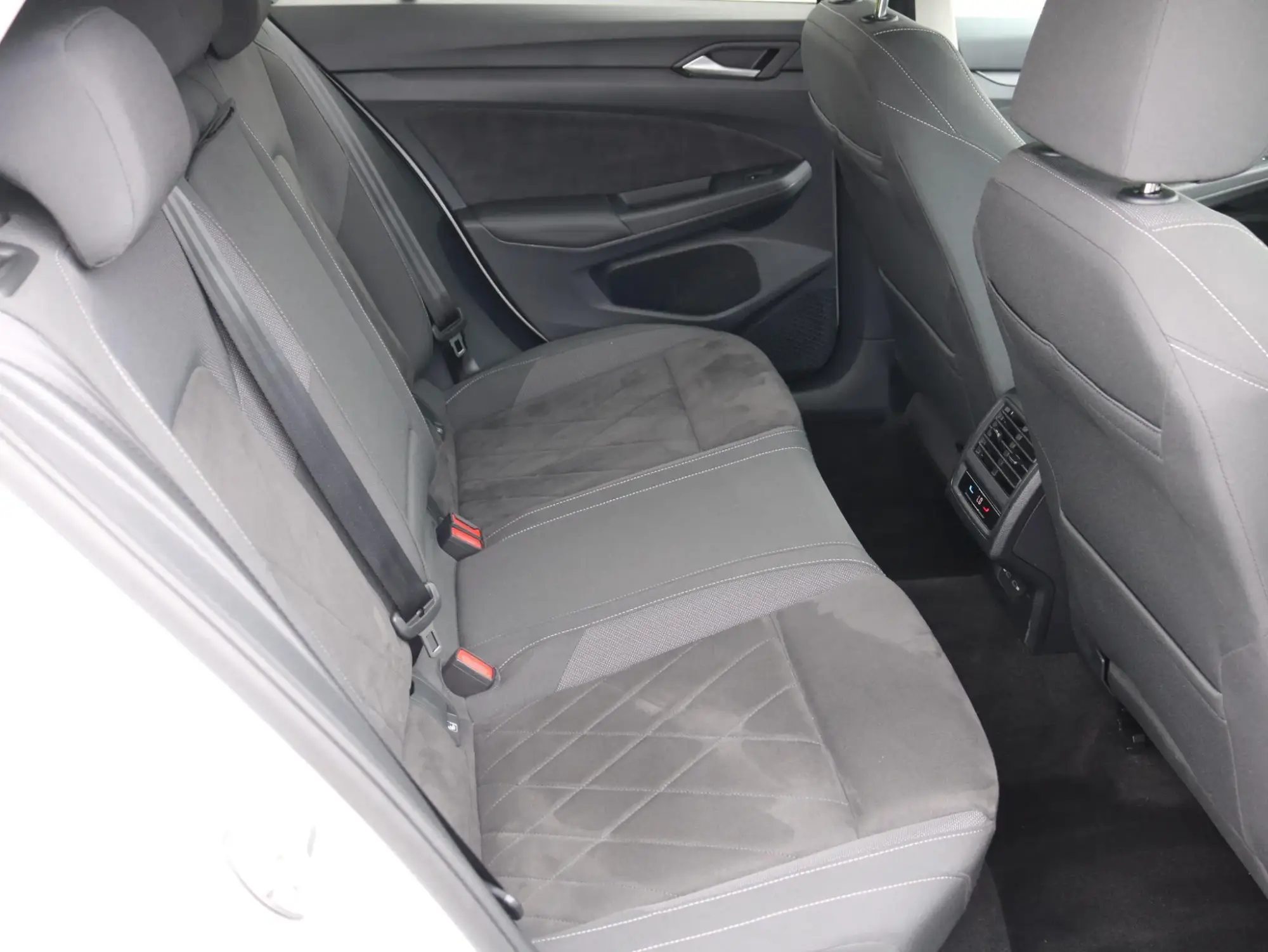 Volkswagen Golf Image 29