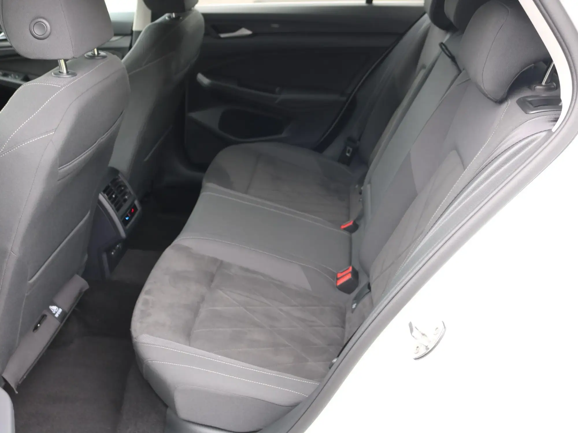 Volkswagen Golf Image 30