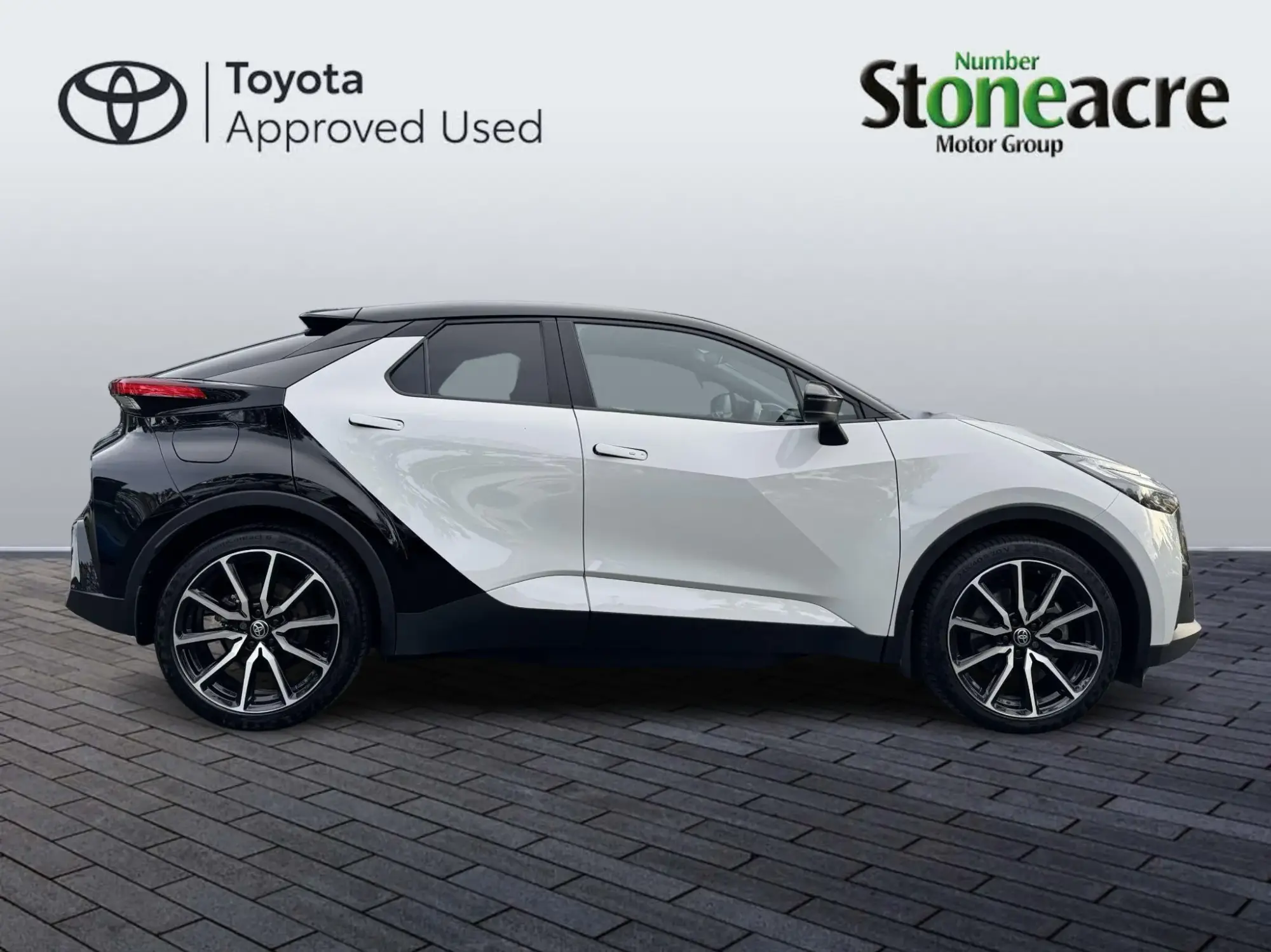 Toyota C-HR Plug-in Hybrid 2.0 VVT-h 13.6 kWh GR SPORT CVT Euro 6 (s/s) 5dr NY24AMX Image 2