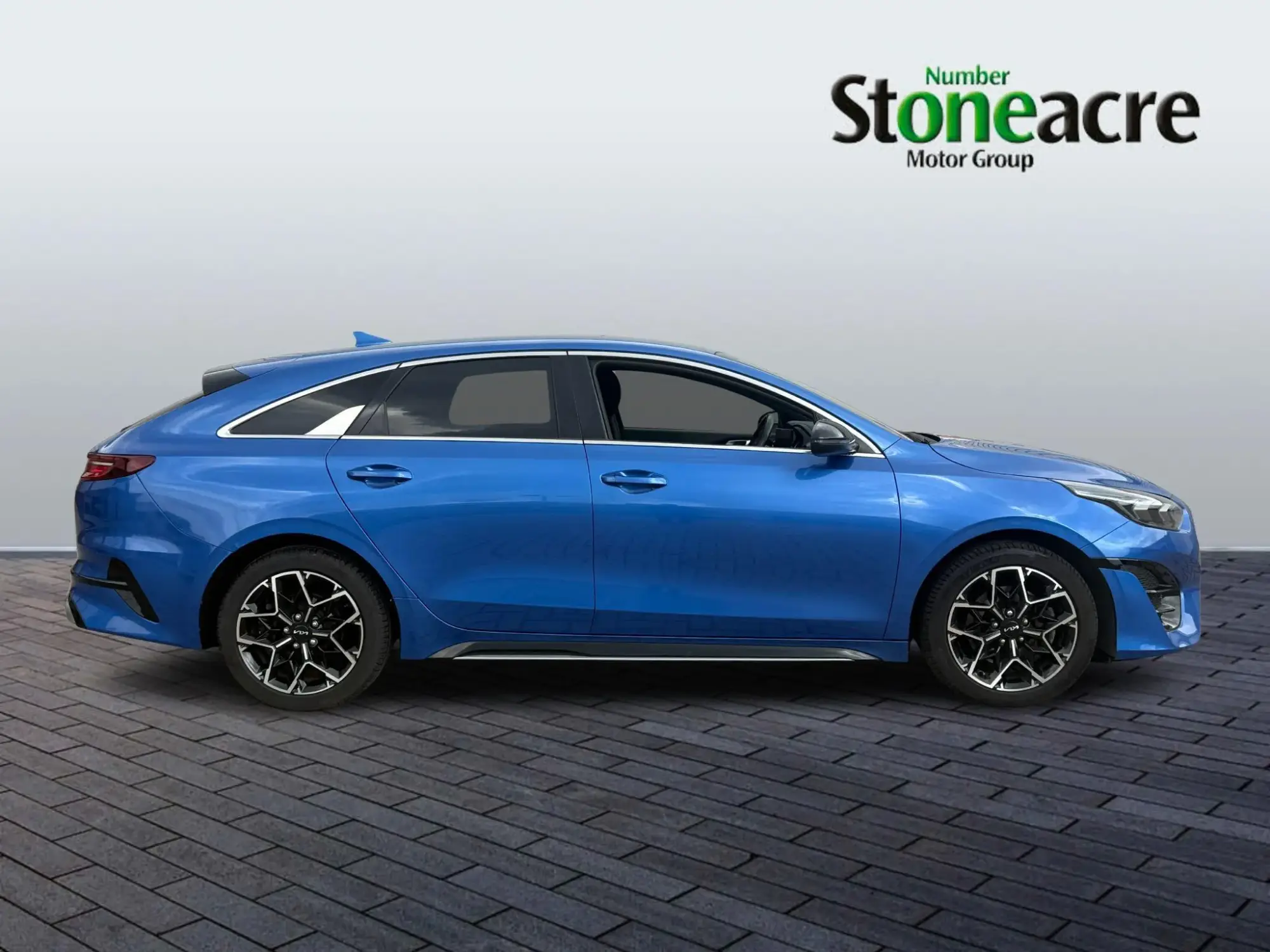 Kia ProCeed 1.5T GDi ISG GT-Line 5dr FT73WSE Image 2