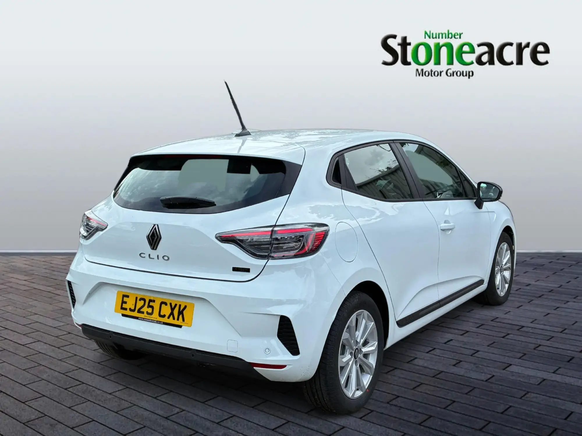 Renault Clio E-Tech 1.6 E-TECH full hybrid 145 Evolution 5dr Auto EJ25CXK Image 3