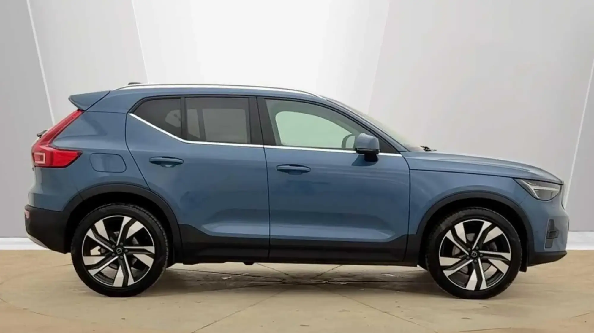 Volvo XC40 Image 2