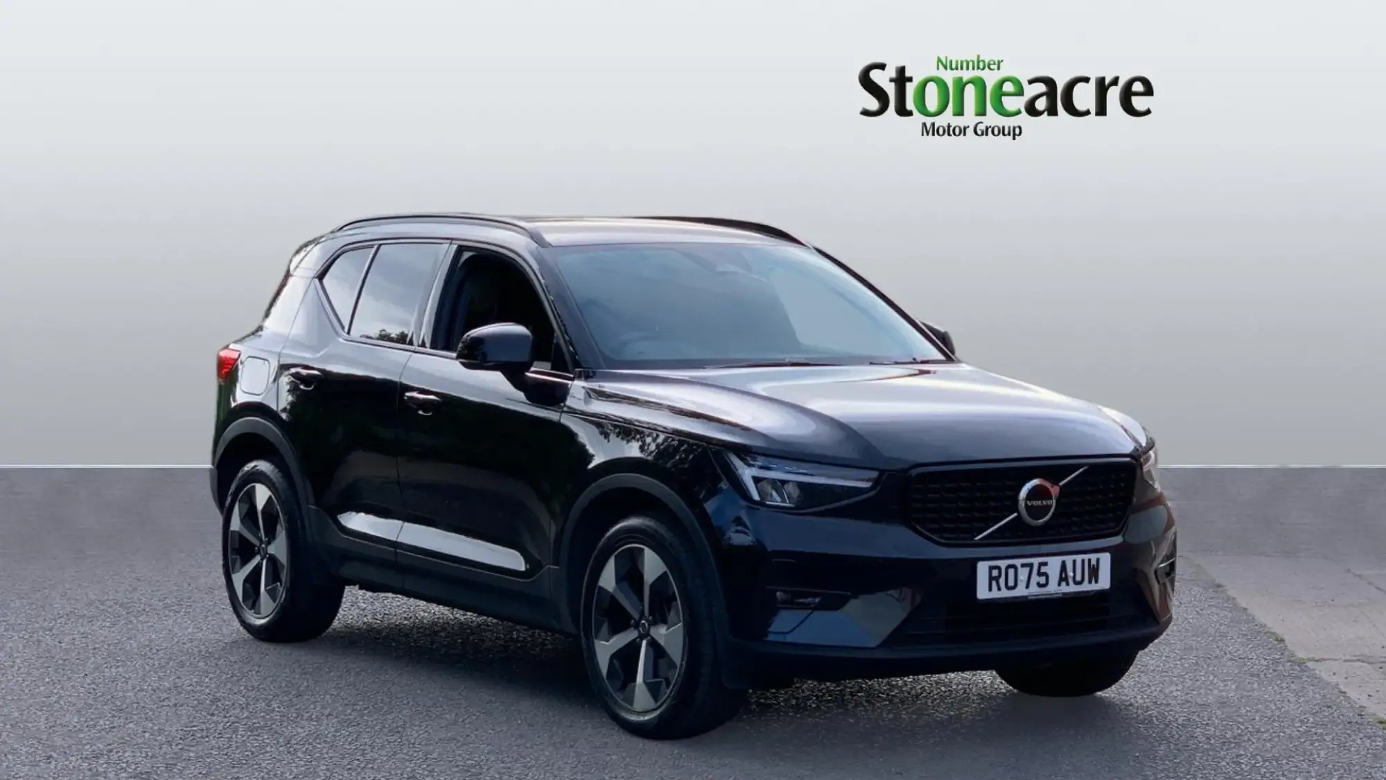 Volvo XC40 2.0 B4P Plus Dark 5dr Auto RO75AUW Image 1