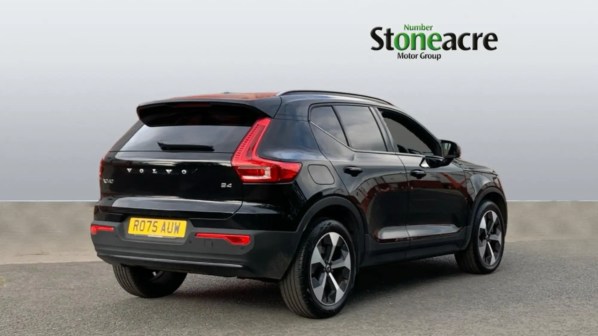 Volvo XC40 2.0 B4P Plus Dark 5dr Auto RO75AUW Image 2