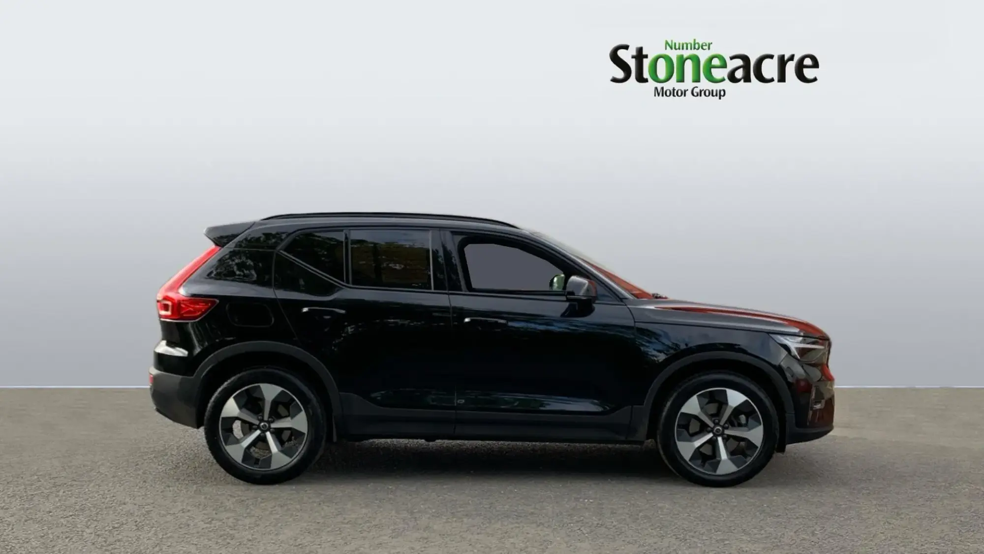 Volvo XC40 2.0 B4P Plus Dark 5dr Auto RO75AUW Image 3