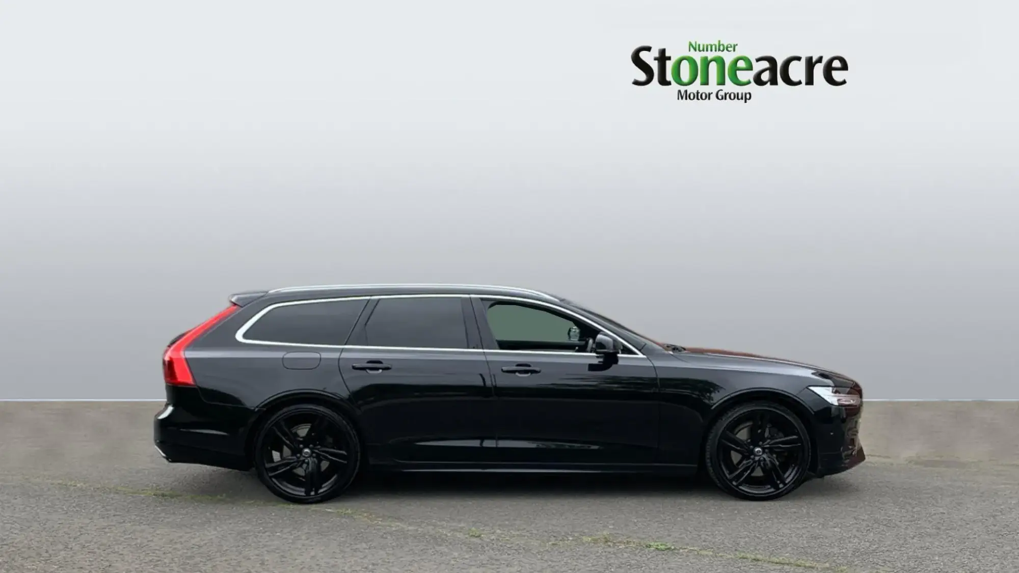 Volvo V90 2.0 D5 PowerPulse R-Design Pro Auto AWD Euro 6 (s/s) 5dr NK68MYD Image 3