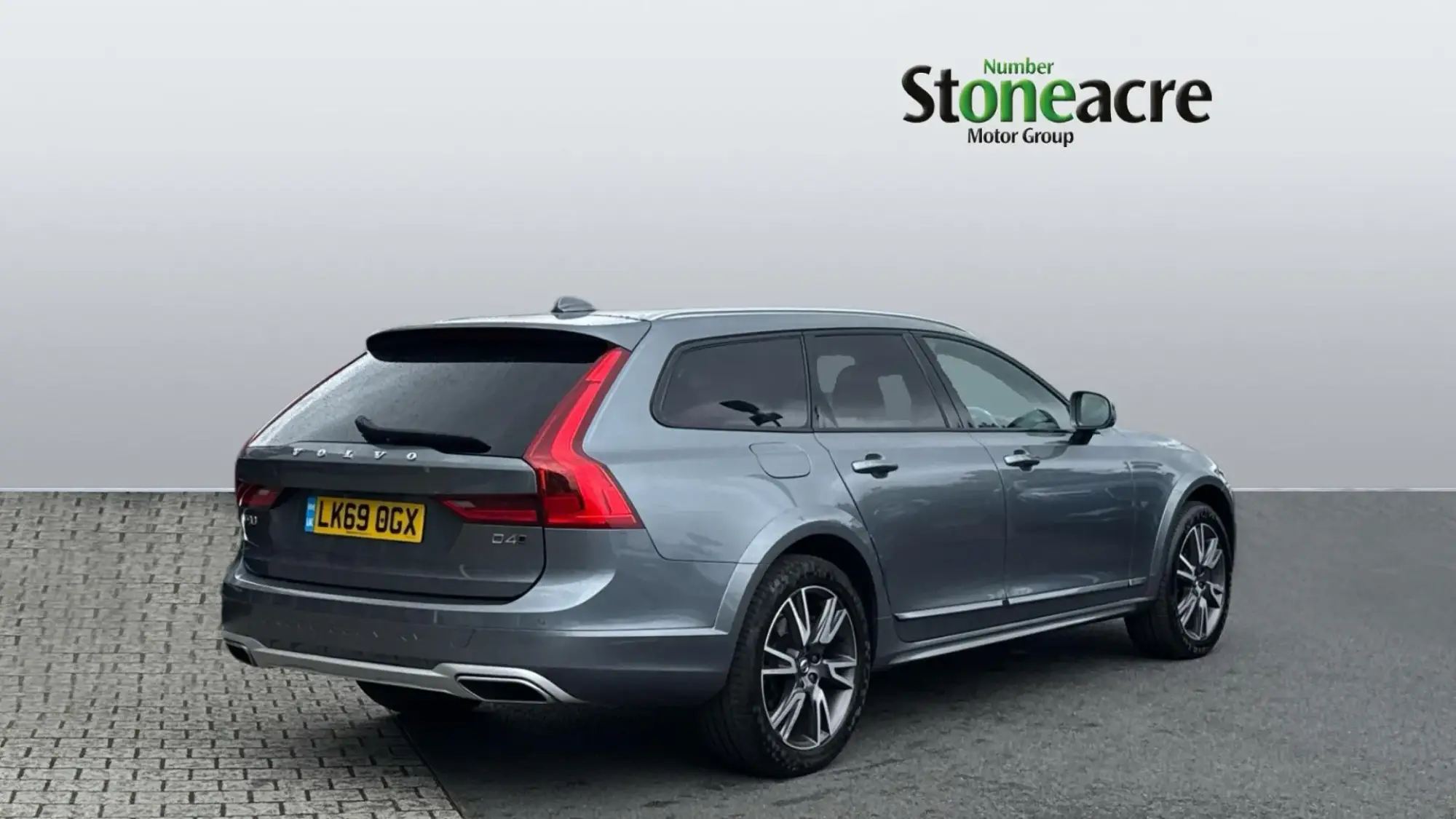 Volvo V90 Cross Country Image 2