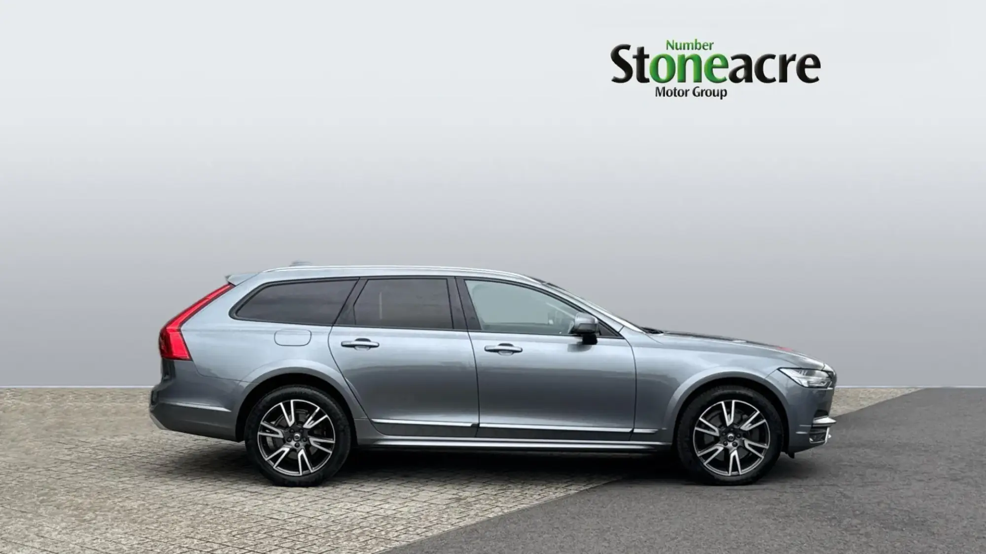 Volvo V90 Cross Country Image 3