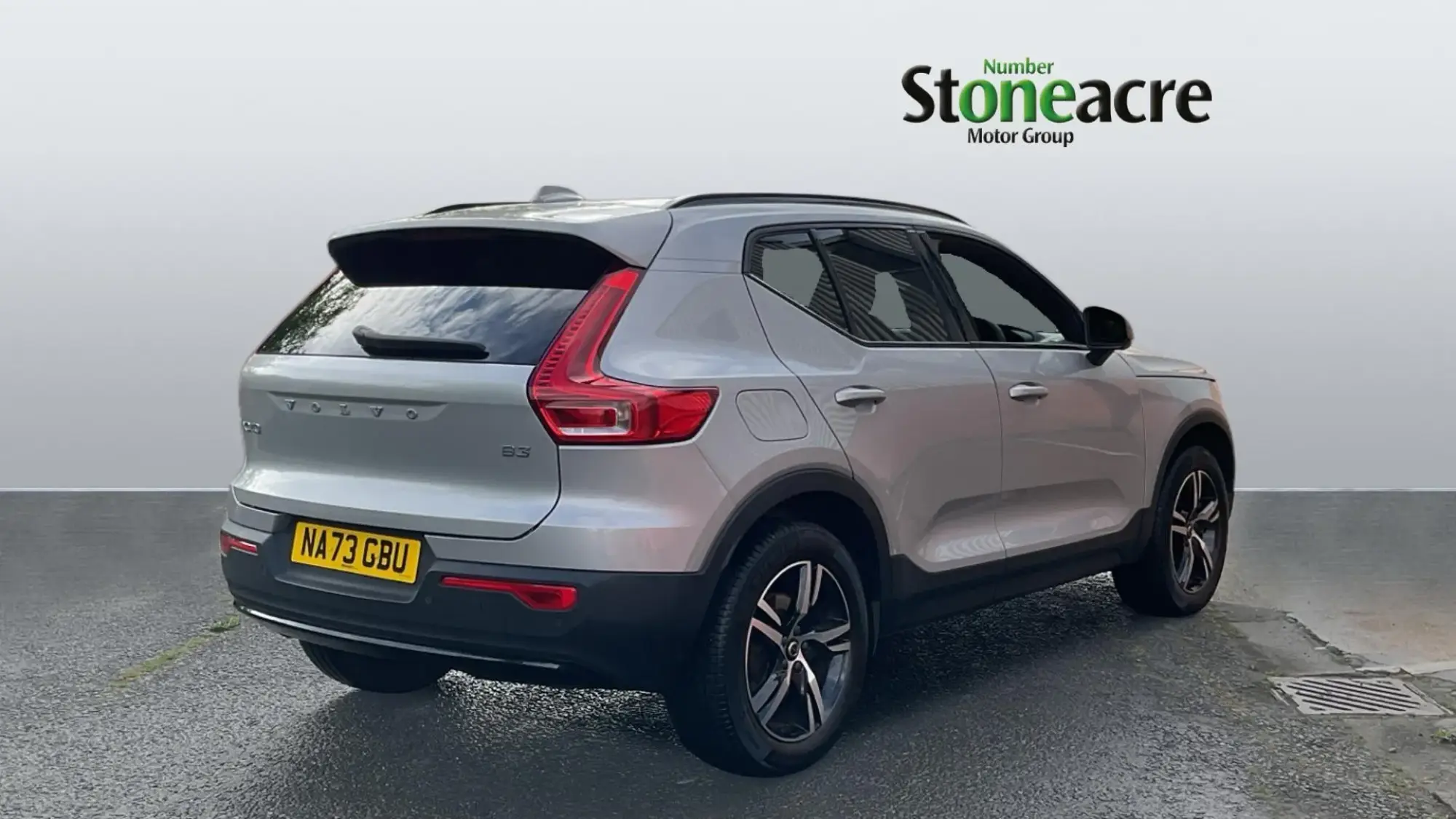 Volvo XC40 2.0 B3P Plus Dark 5dr Auto NA73GBU Image 2