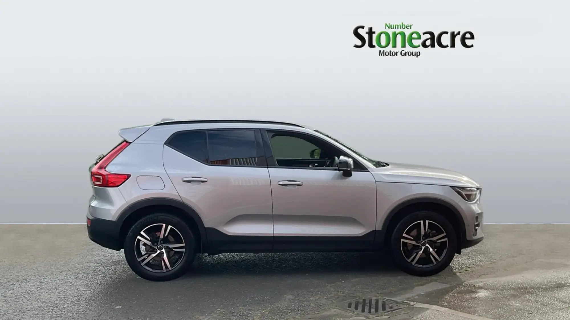 Volvo XC40 2.0 B3P Plus Dark 5dr Auto NA73GBU Image 3