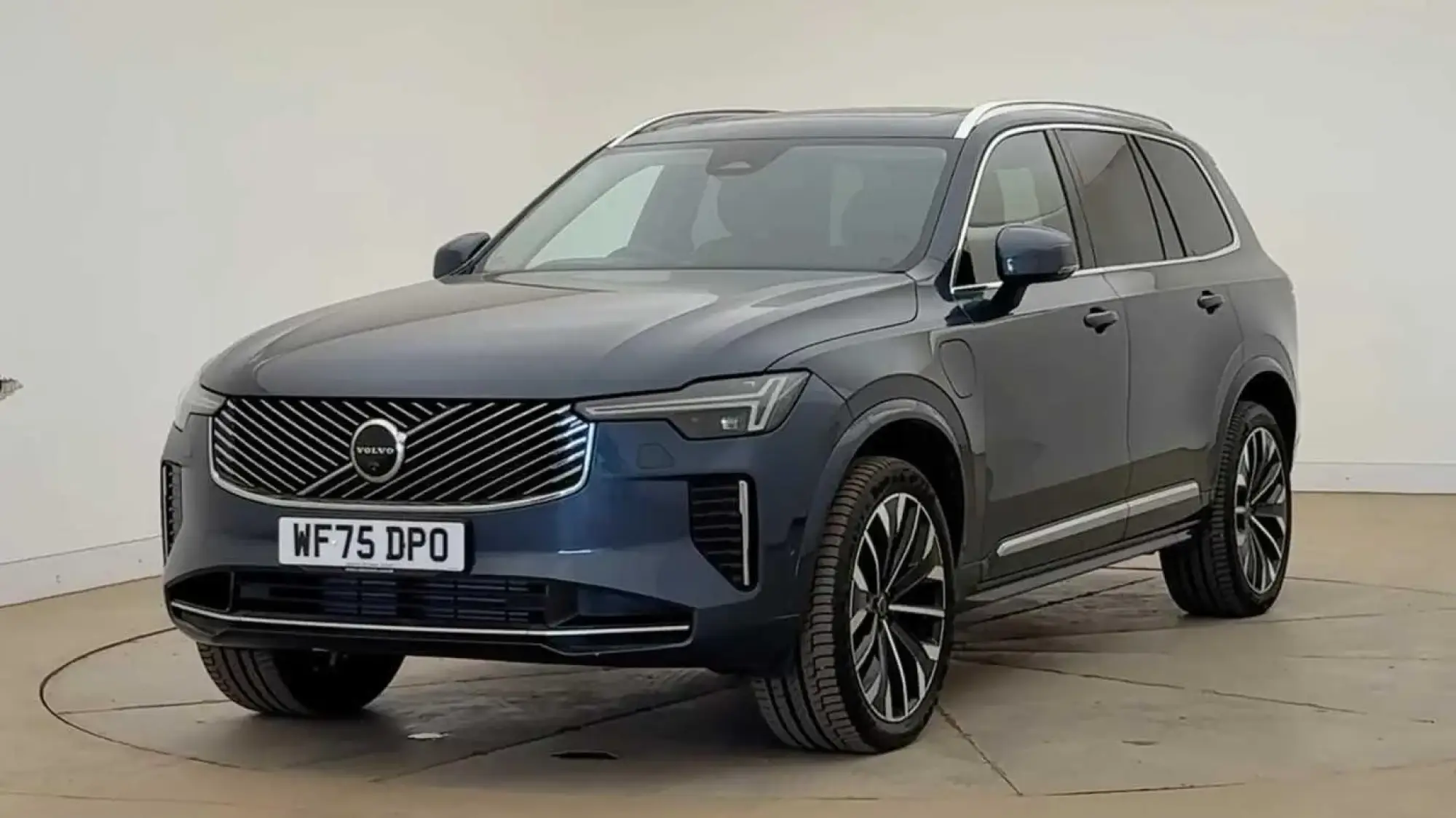 Volvo XC90 Plug-In Hybrid 2.0 T8 18.8kWh Ultra Bright Auto 4WD Euro 6 (s/s) 5dr WF75DPO Image 3