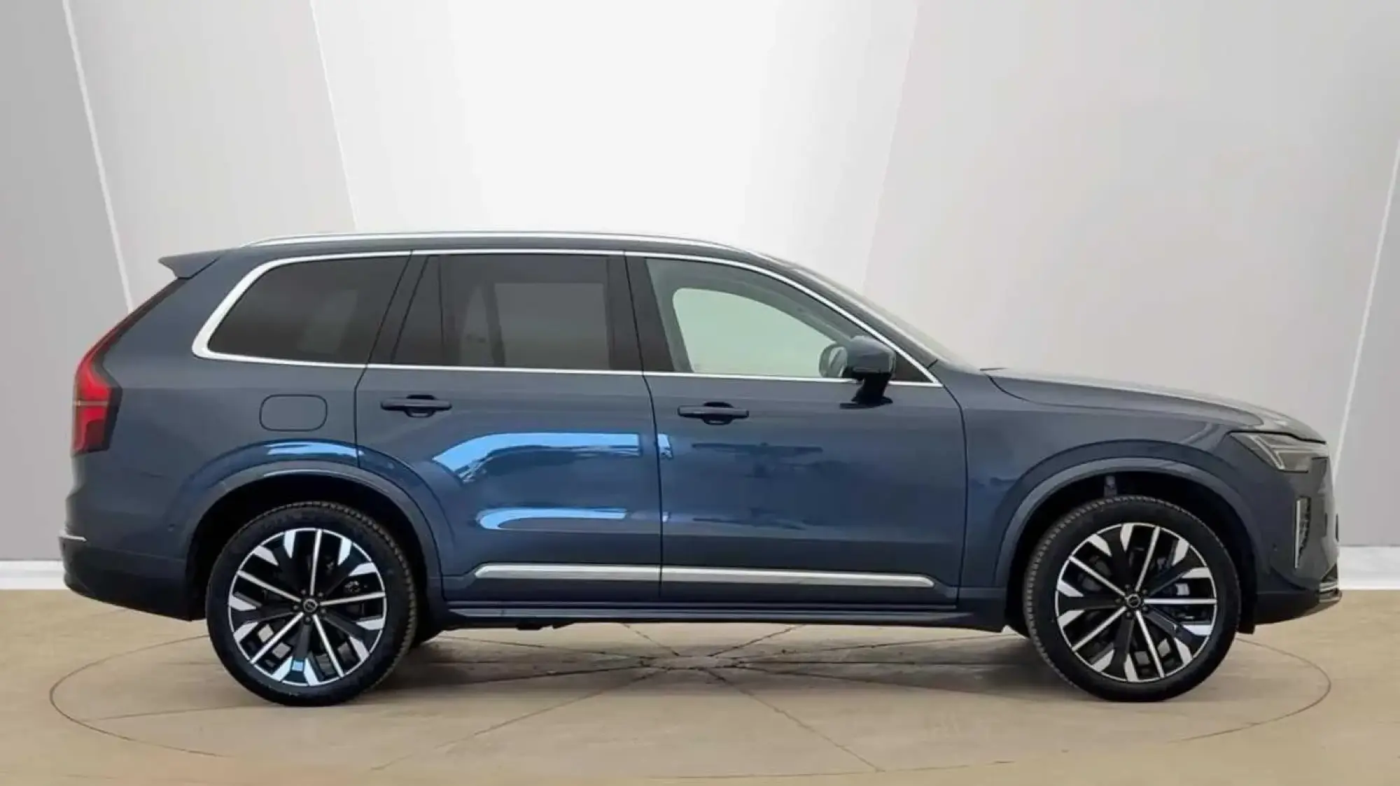 Volvo XC90 Plug-In Hybrid Image 8 Volvo XC90 Plug-In Hybrid Image 8