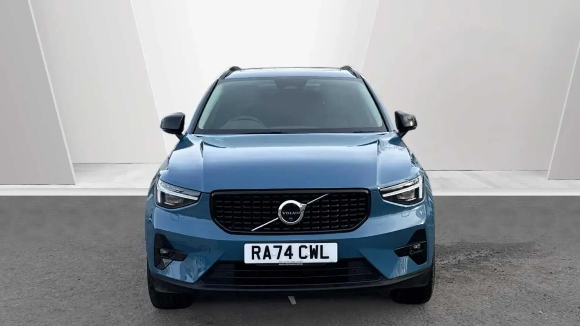 Volvo XC40 2.0 B3 MHEV Ultra Dark DCT Auto Euro 6 (s/s) 5dr RA74CWL Image 2