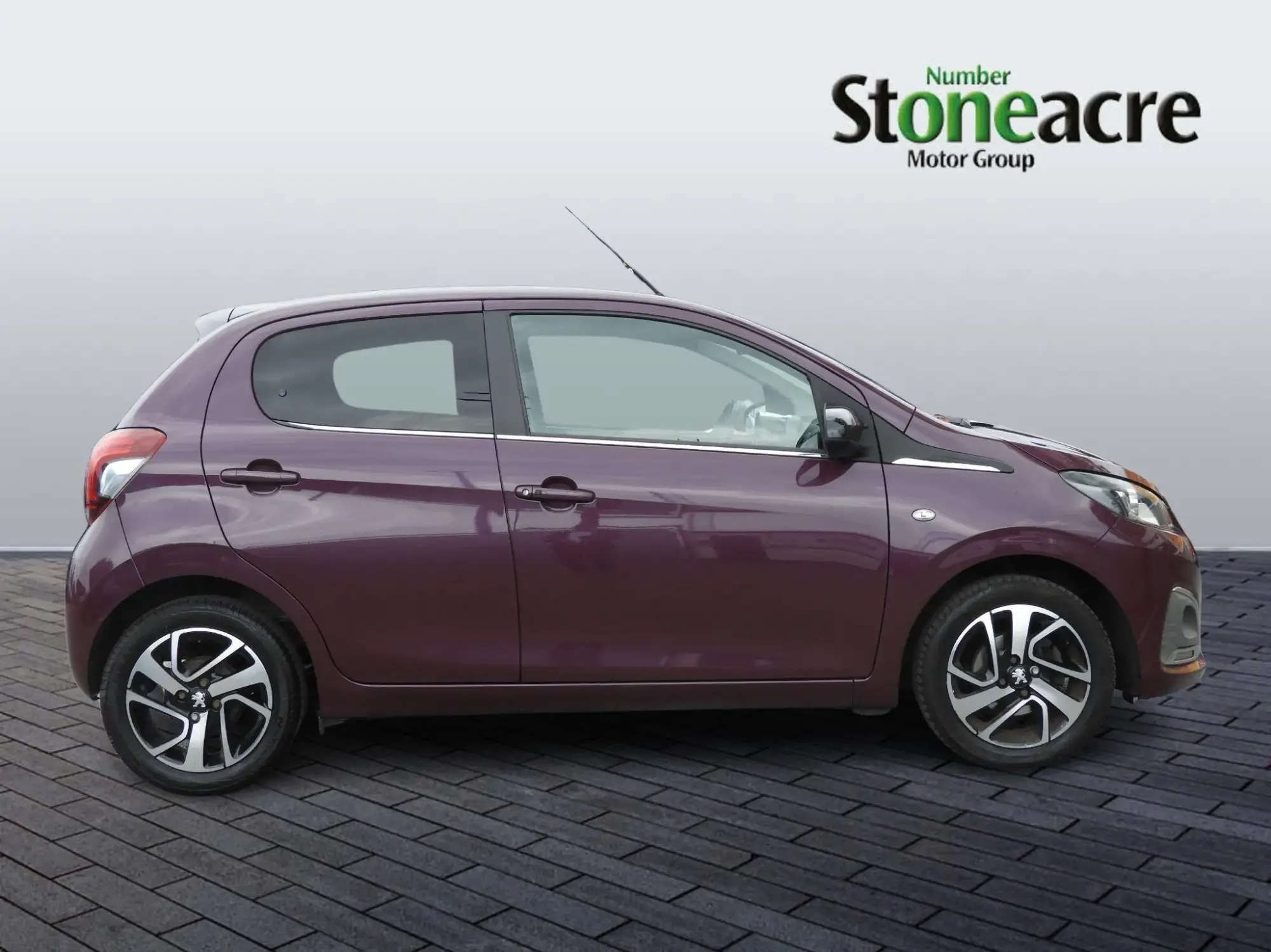 Peugeot 108 1.0 72 Allure 5dr DT18WEW Image 2
