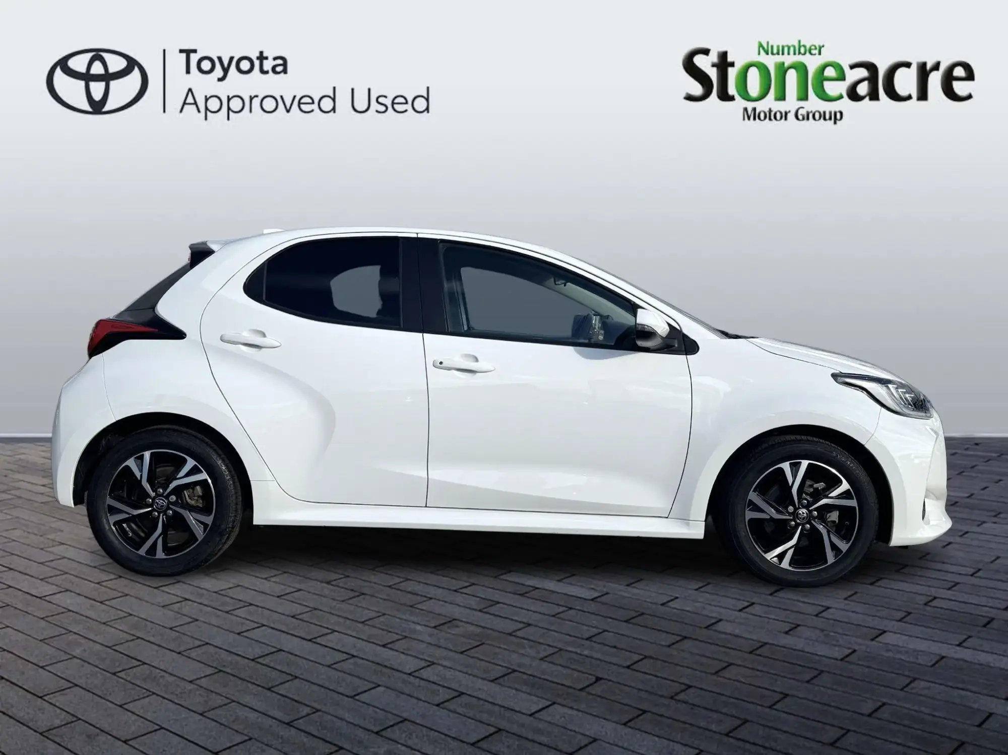 Toyota Yaris 1.5 Hybrid Design 5dr CVT NX24XZR Image 2