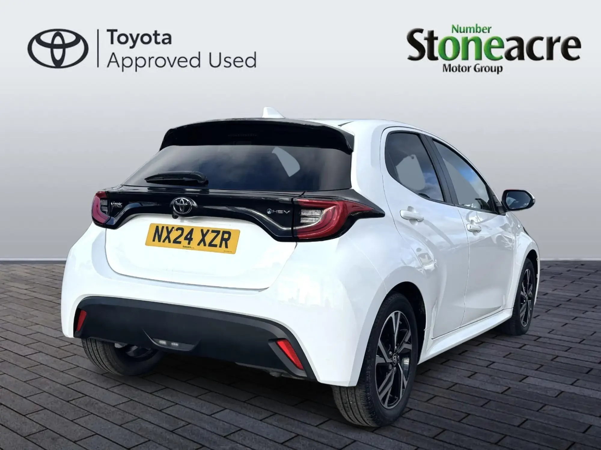 Toyota Yaris 1.5 Hybrid Design 5dr CVT NX24XZR Image 3