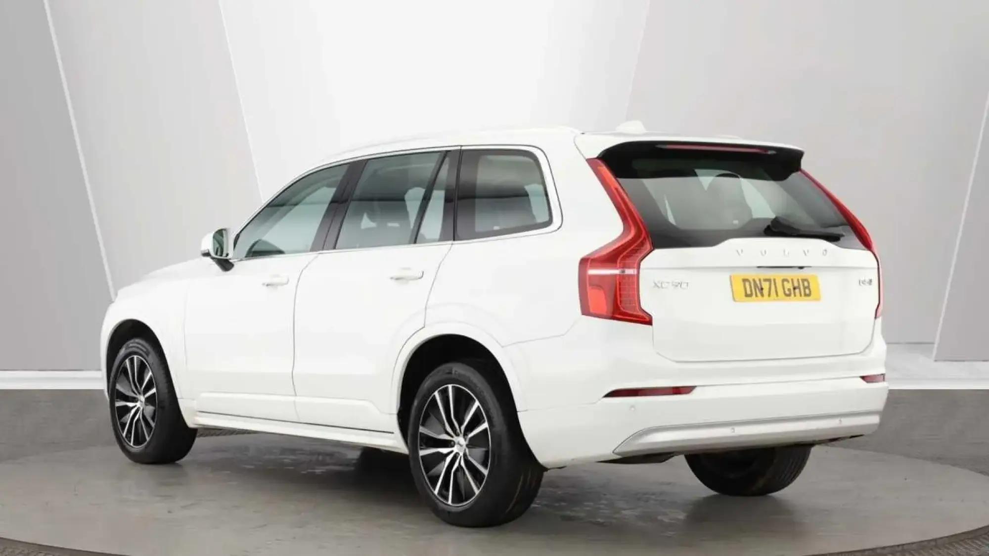 Volvo XC90 2.0 B5D [235] Momentum 5dr AWD Geartronic DN71GHB Image 3