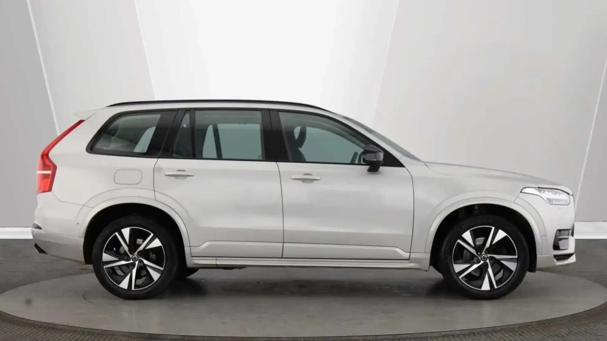 Volvo XC90 2.0 B5D [235] Plus Dark 5dr AWD Geartronic WG72KFJ Image 2